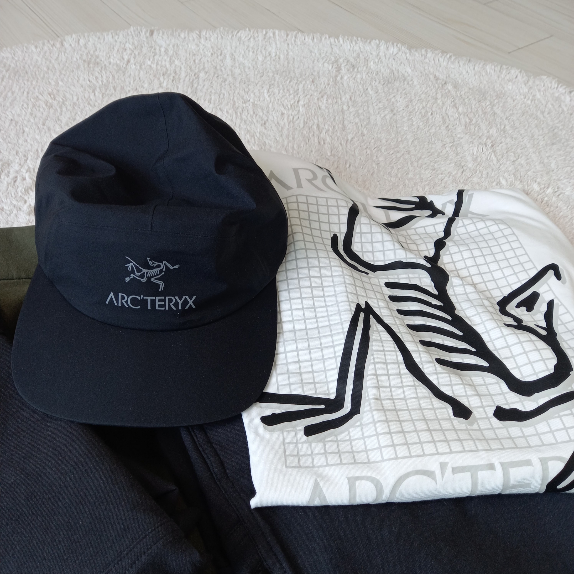 Arc'teryx Merino Wool Grotto Mid Sock White Stratus, Arc'teryx Cronin Cotton Pants Tatsu 착용 스타일 - 6