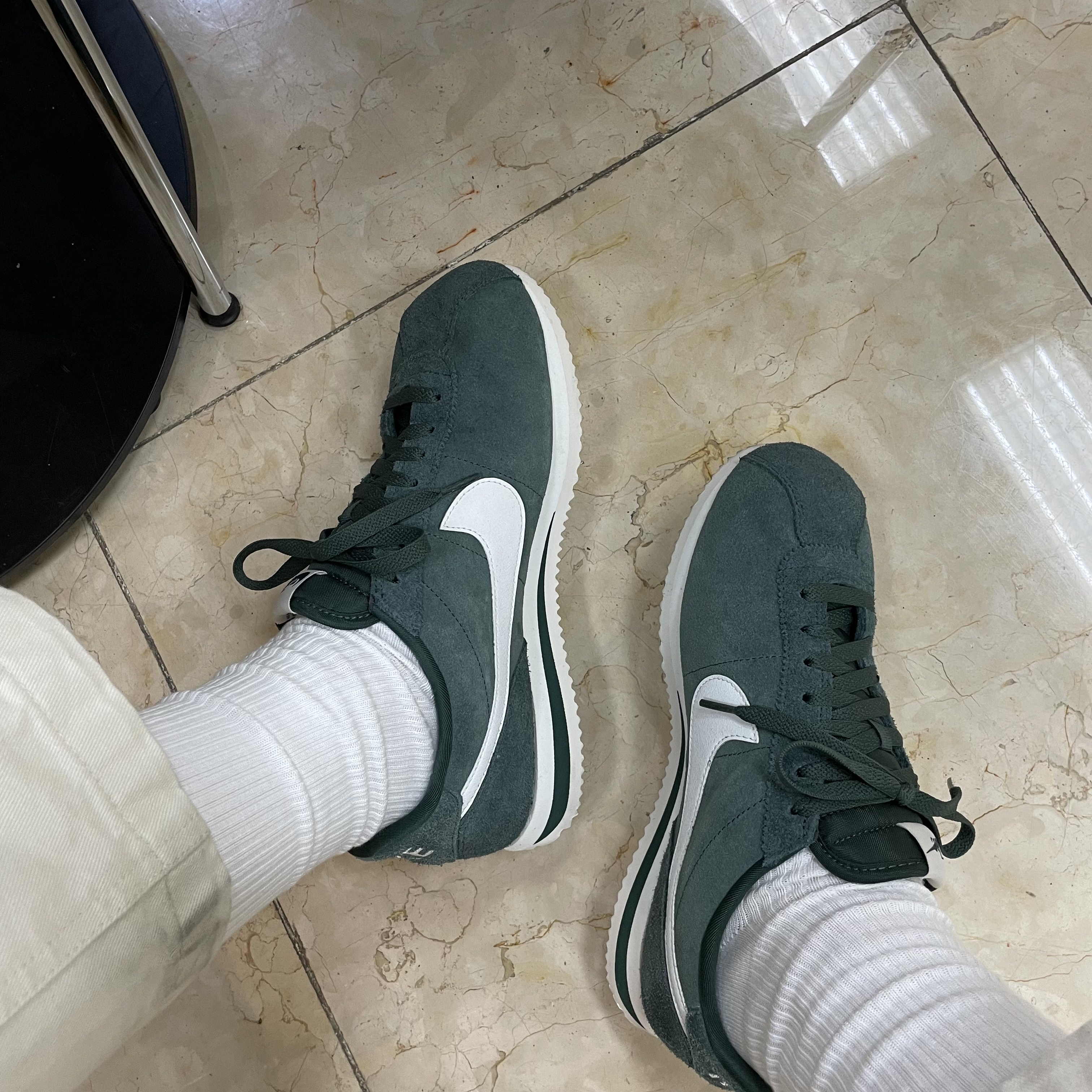 Nike Cortez Vintage Green 착용 스타일