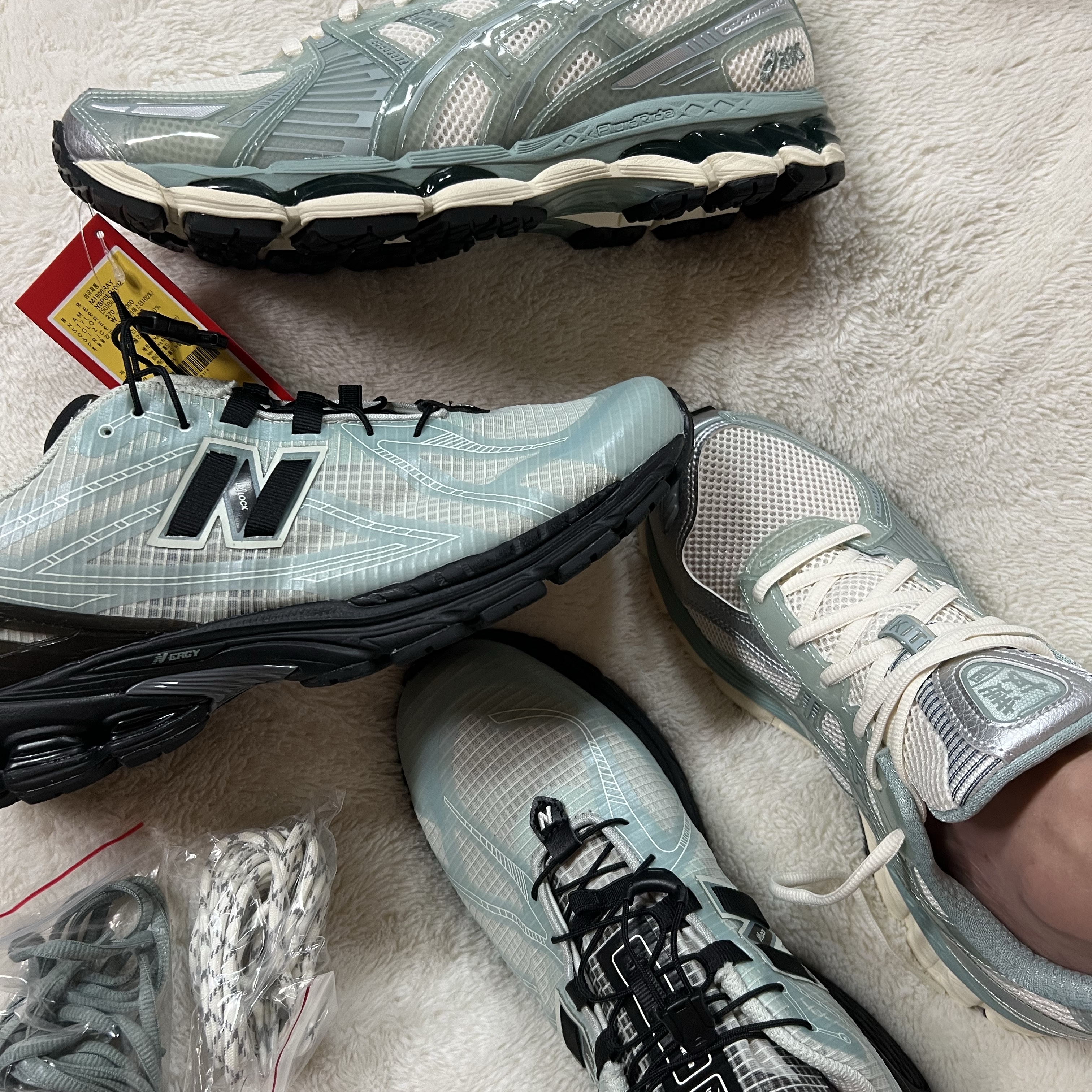 Asics x Ronnie Fieg Gel-Kayano 12.1 Cream Sage, New Balance x Cayl 1906R Blue 착용 스타일 - 1