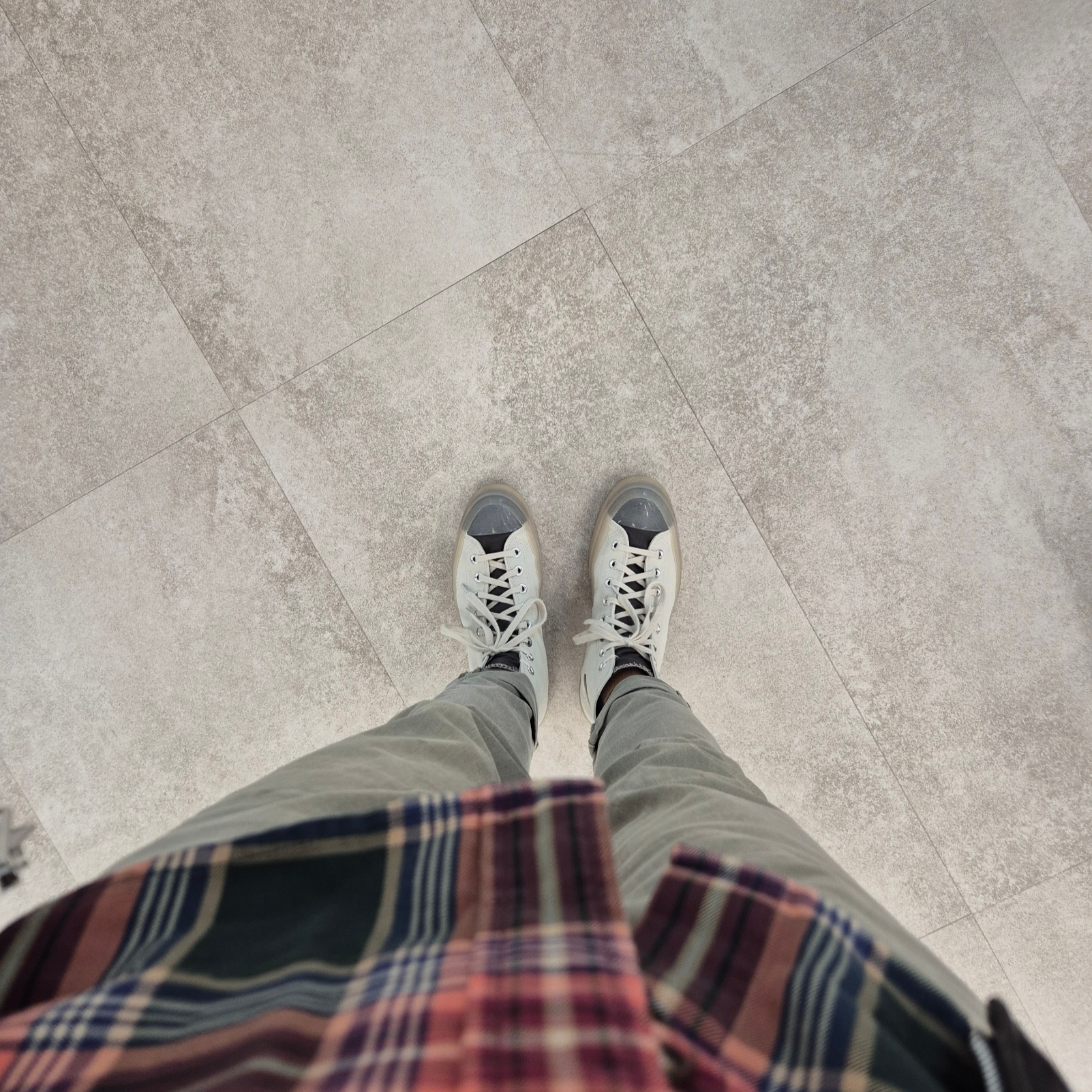 Converse x A-Cold-Wall Chuck 70 Hi Silver Birch 착용 스타일 - 2