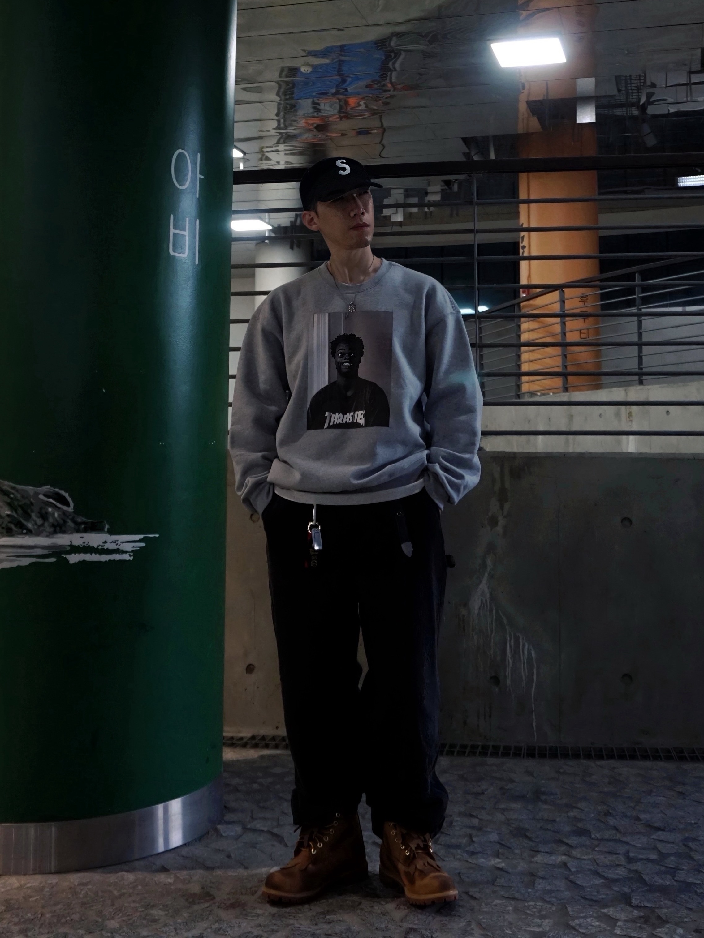 Timberland x Surgery 6 inch Boot Yellow - Wide, Supreme x Thrasher Crewneck Heather Grey - 24FW 착용 스타일