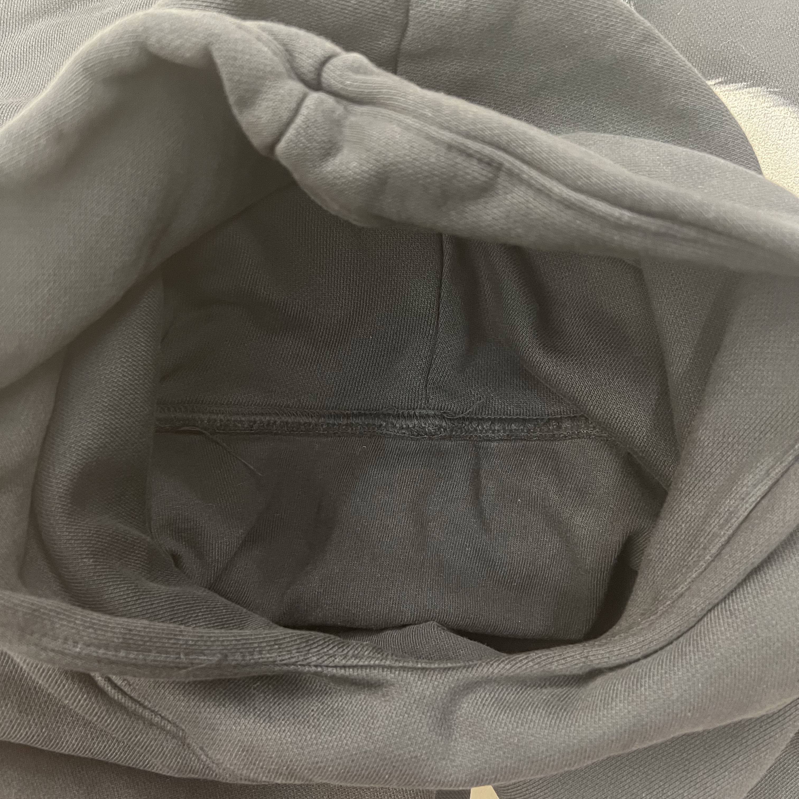 Yeezy Gap Engineered By Balenciaga Dove Hoodie Washed Black 착용 스타일 - 2