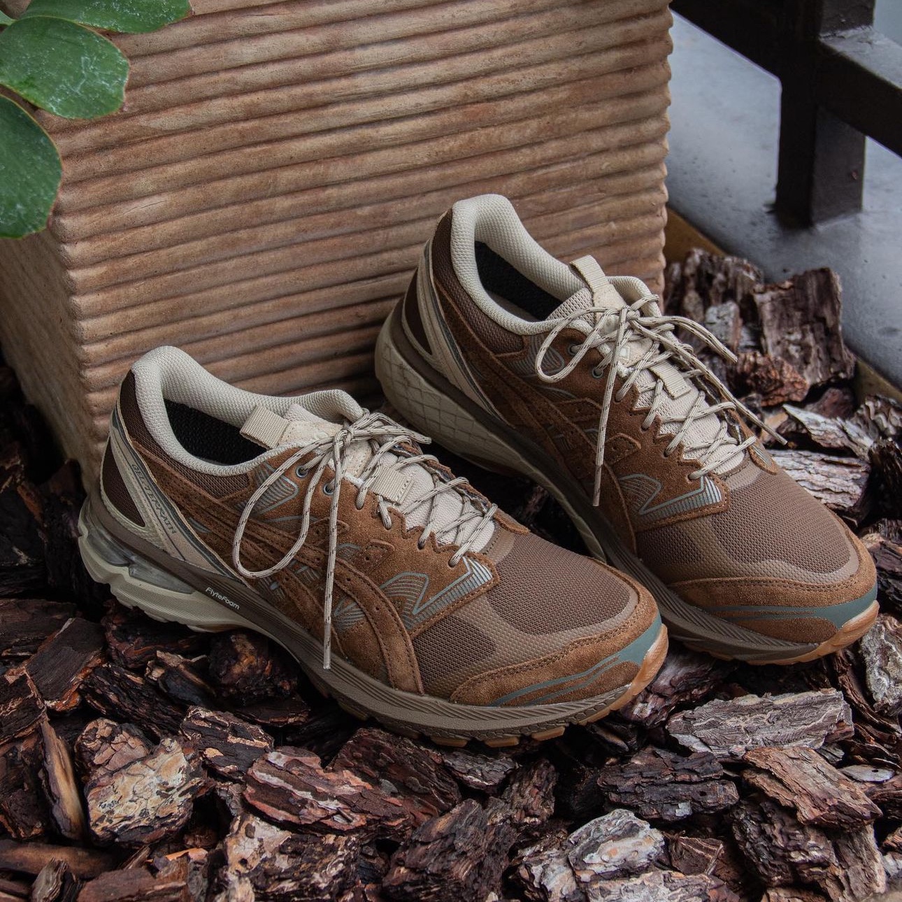 Asics x Nonnative Gel Terrain Brown Storm 착용 스타일