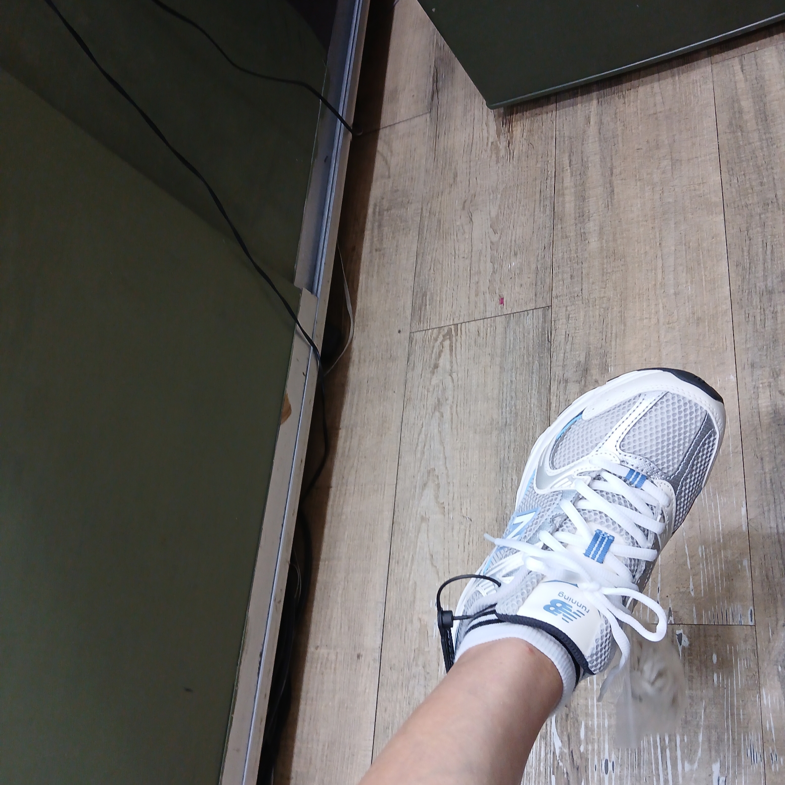 New Balance 530 Steel Blue 착용 스타일 - 2