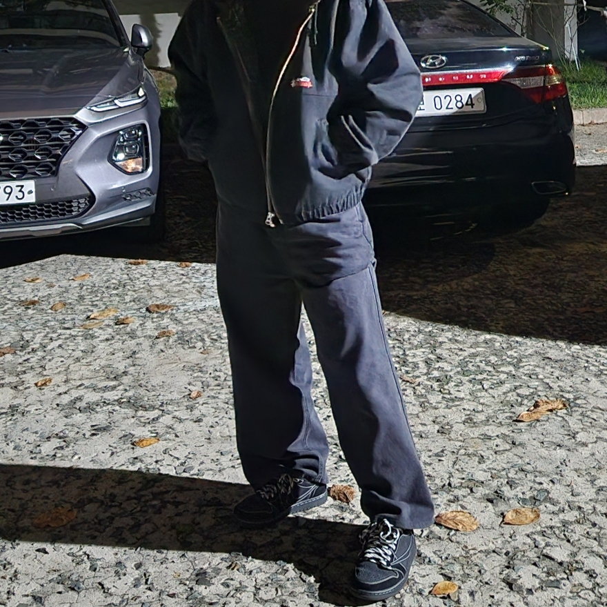 Stussy Insulated Canvas Work Jacket Black, Jordan 1 x Travis Scott Retro Low OG SP Black Phantom 착용 스타일 - 1