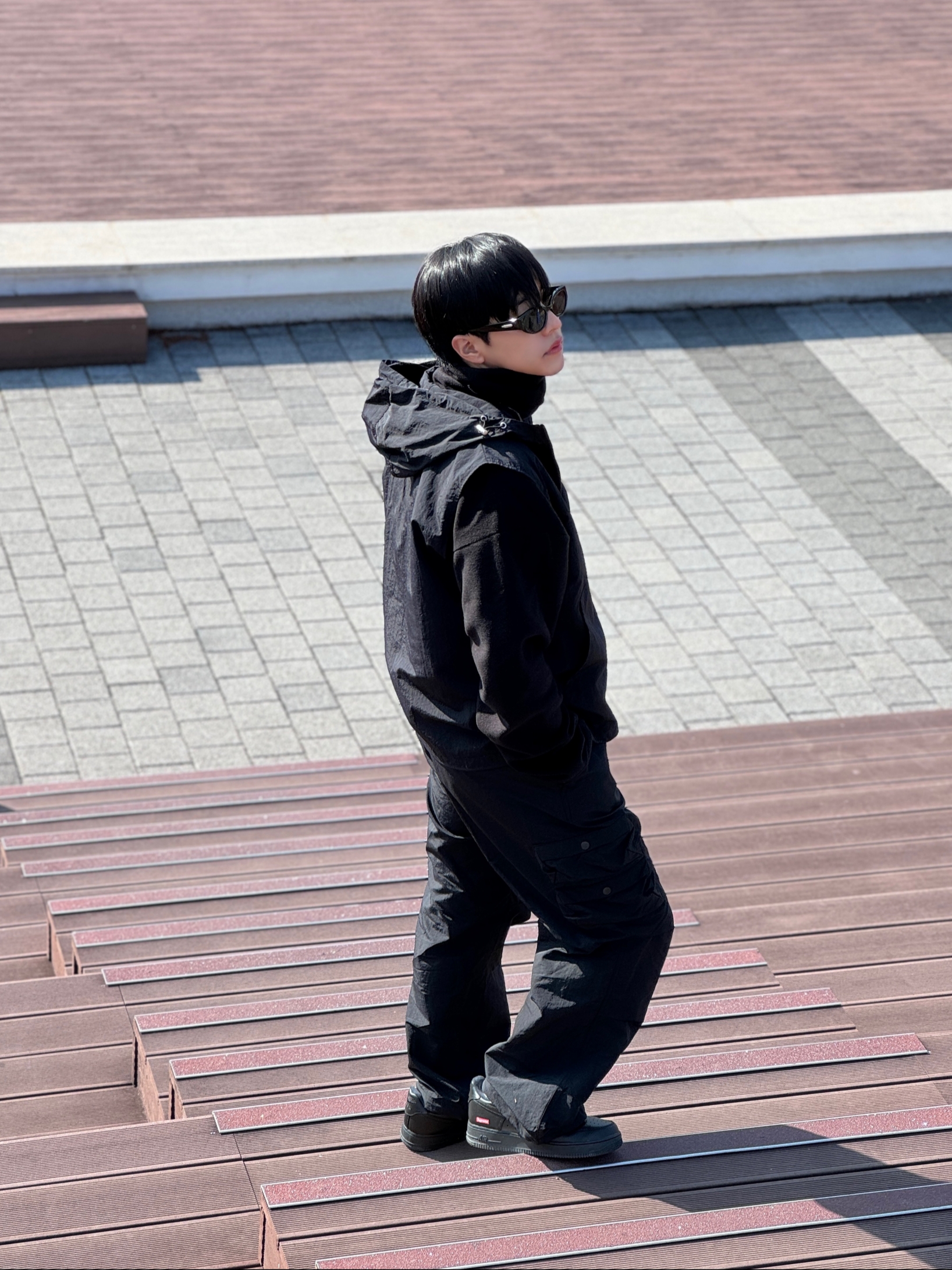 Nike x Supreme Air Force 1 Low Black 착용 스타일 - 2
