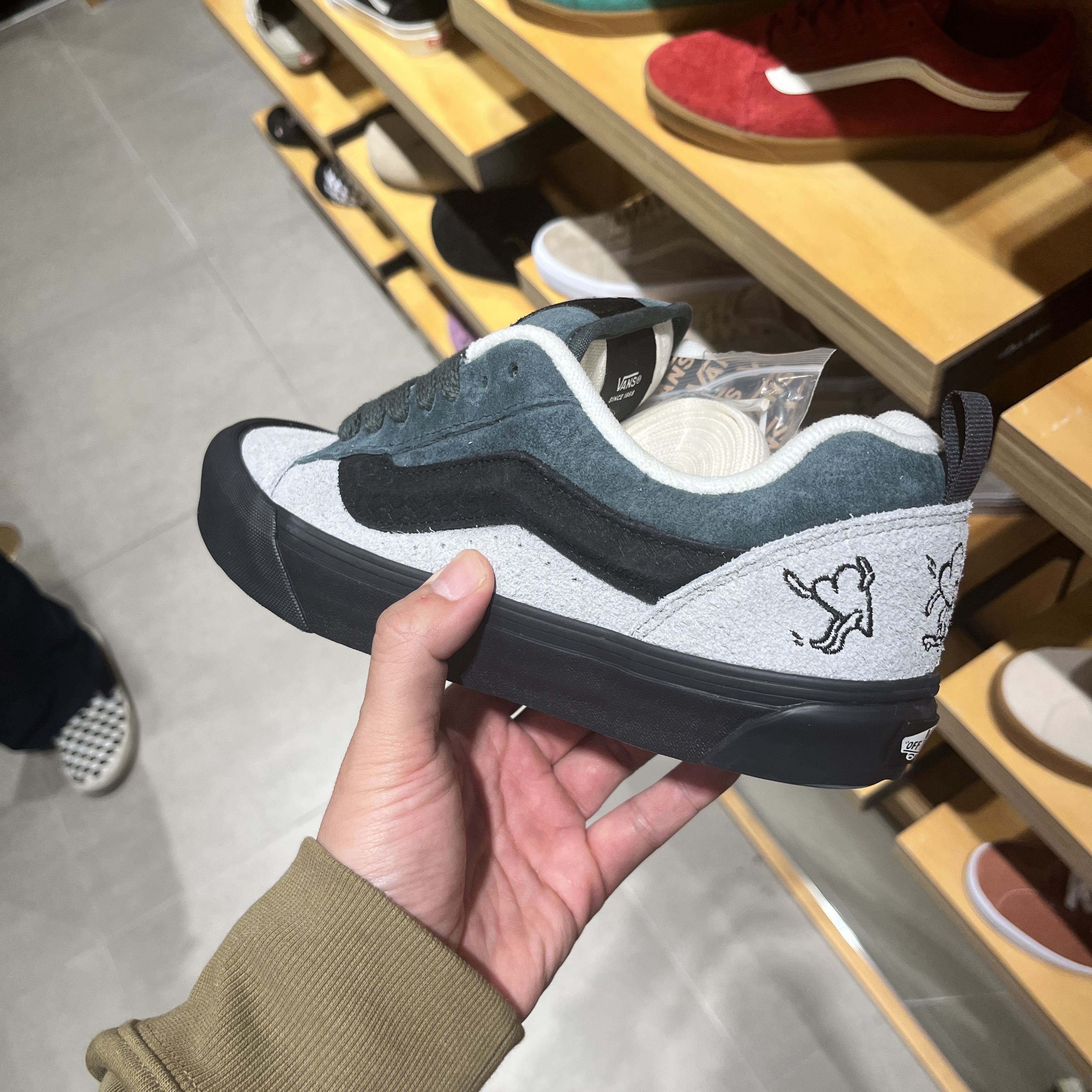 Jordan 1 x Travis Scott Retro Low OG SP Reverse Olive, Supreme x Nike Denim Short Indigo - 24SS 착용 스타일 - 5