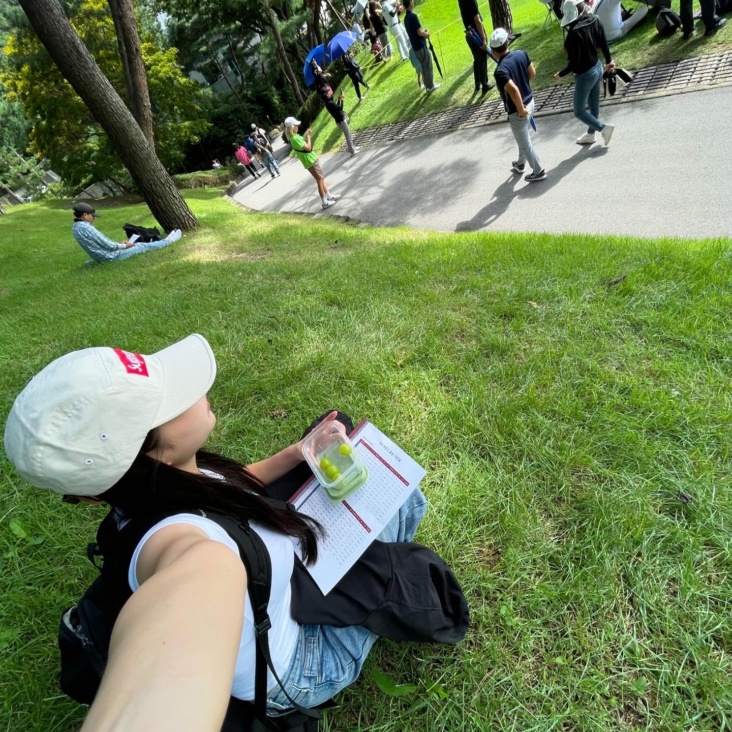 Open Yy x Hello Kitty Trucker Cap Black, Supreme Washed Chino Twill Camp Cap Natural - 24SS 착용 스타일 - 2