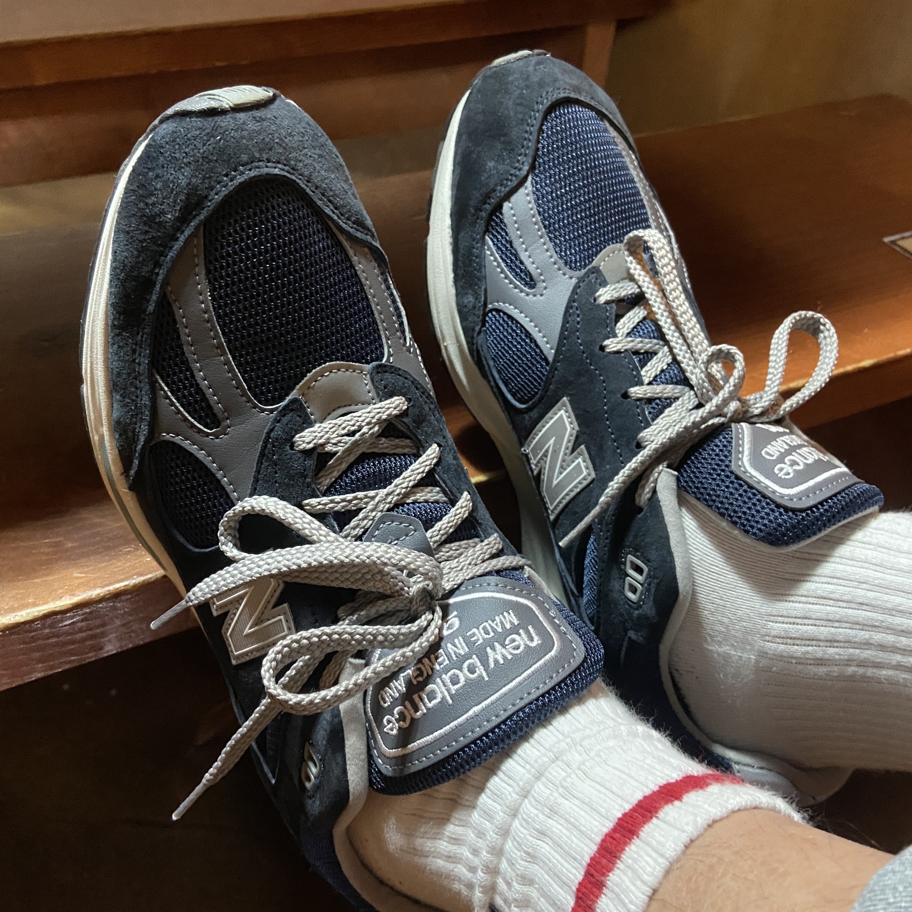 New Balance 991v2 Made in UK Dark Navy Smoked Pearl 착용 스타일