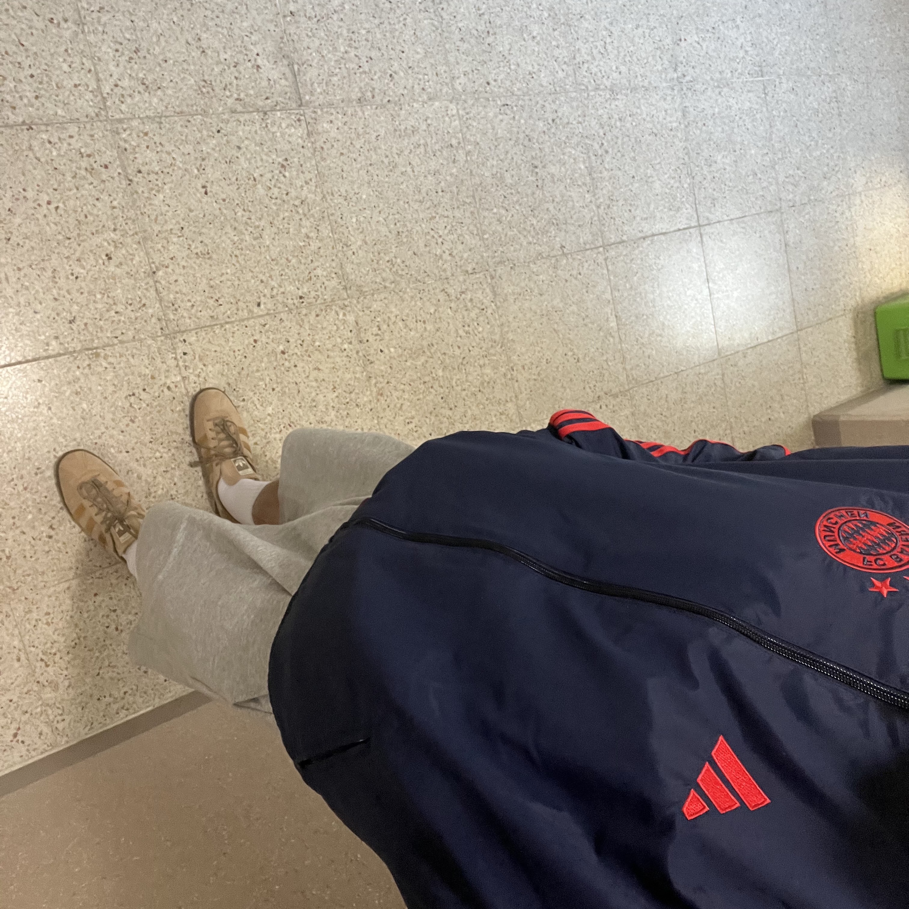 Adidas Bayern Munchen Anthem Jacket Night Indigo - KR Sizing, Adidas Tobacco Pantone Mesa 착용 스타일 - 1