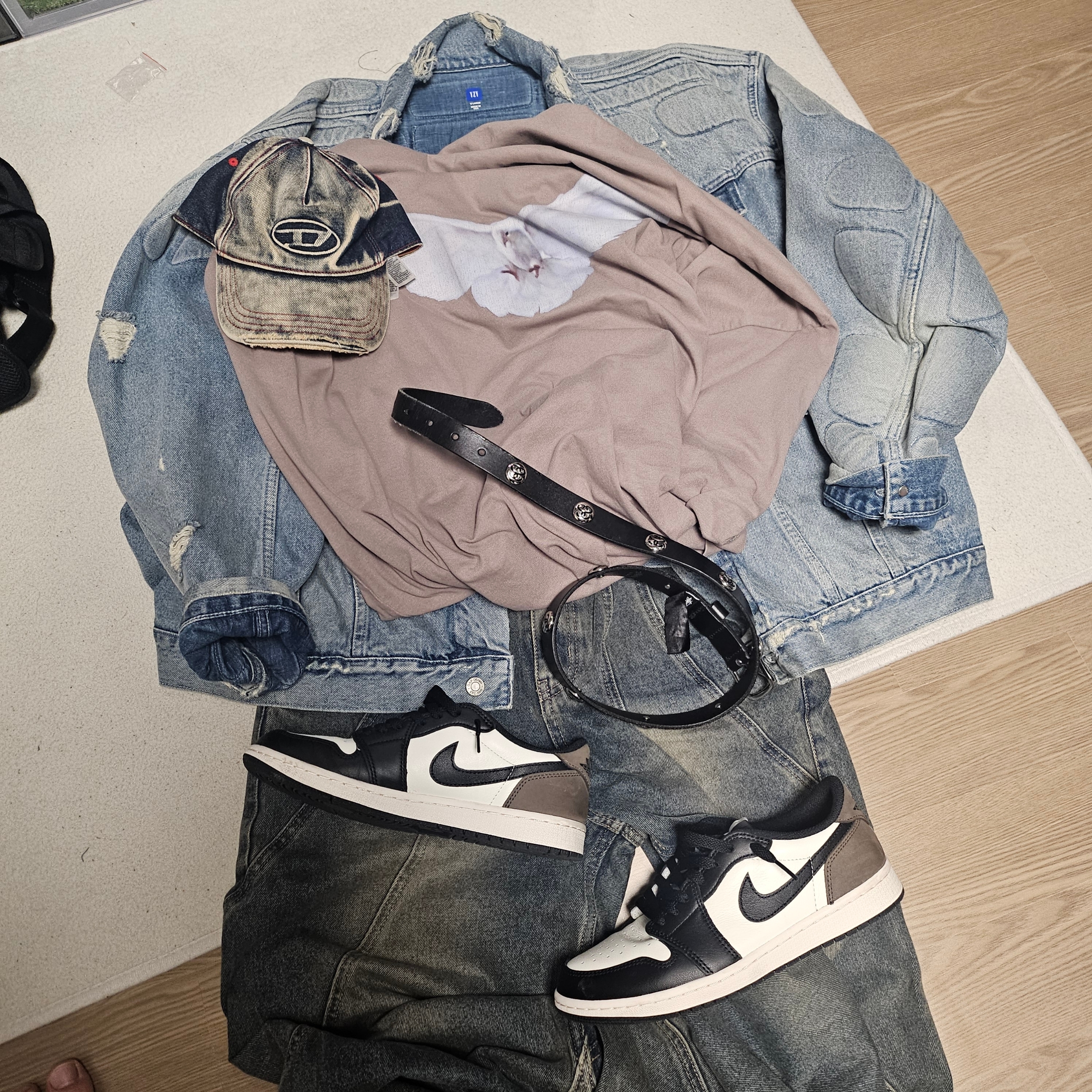 Stussy SS Link Studded Belt Black, Jordan 1 Retro Low OG Mocha 착용 스타일 - 3