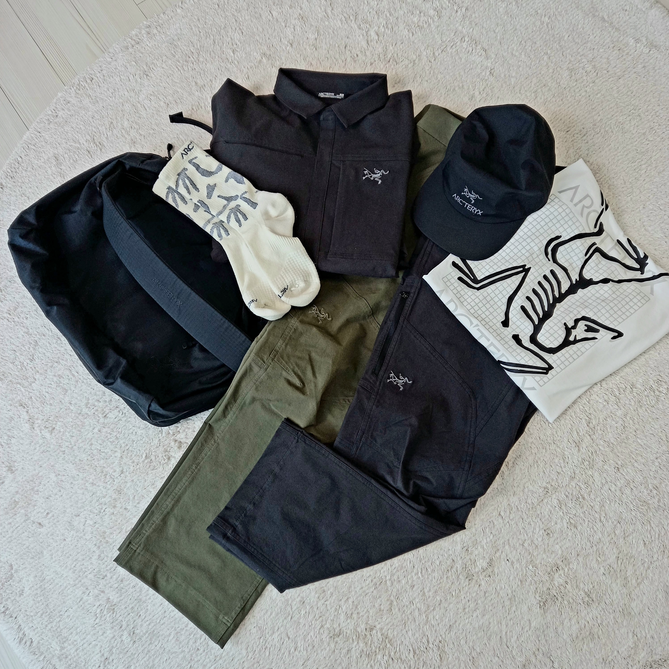 Arc'teryx Merino Wool Grotto Mid Sock White Stratus, Arc'teryx Cronin Cotton Pants Tatsu 착용 스타일 - 3