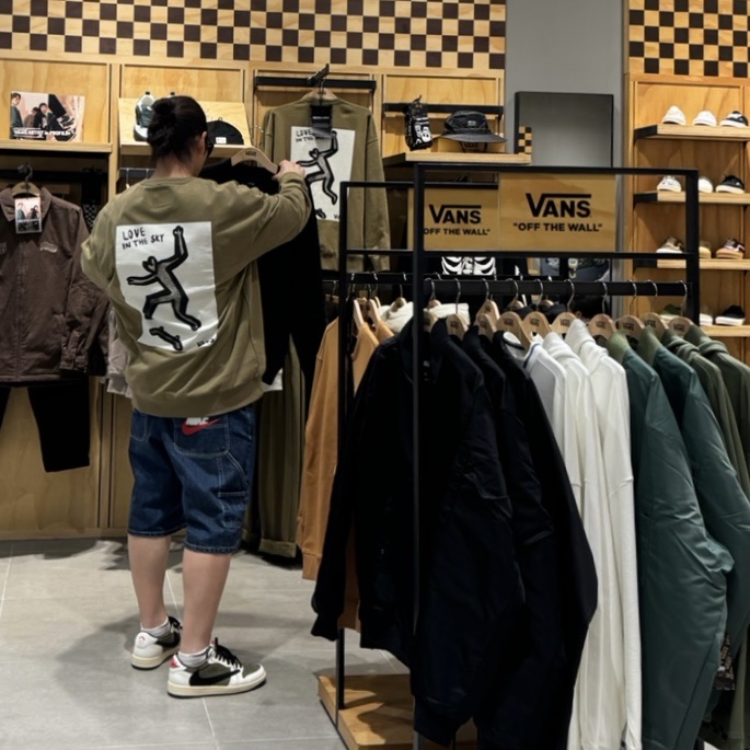 Jordan 1 x Travis Scott Retro Low OG SP Reverse Olive, Supreme x Nike Denim Short Indigo - 24SS 착용 스타일 - 3