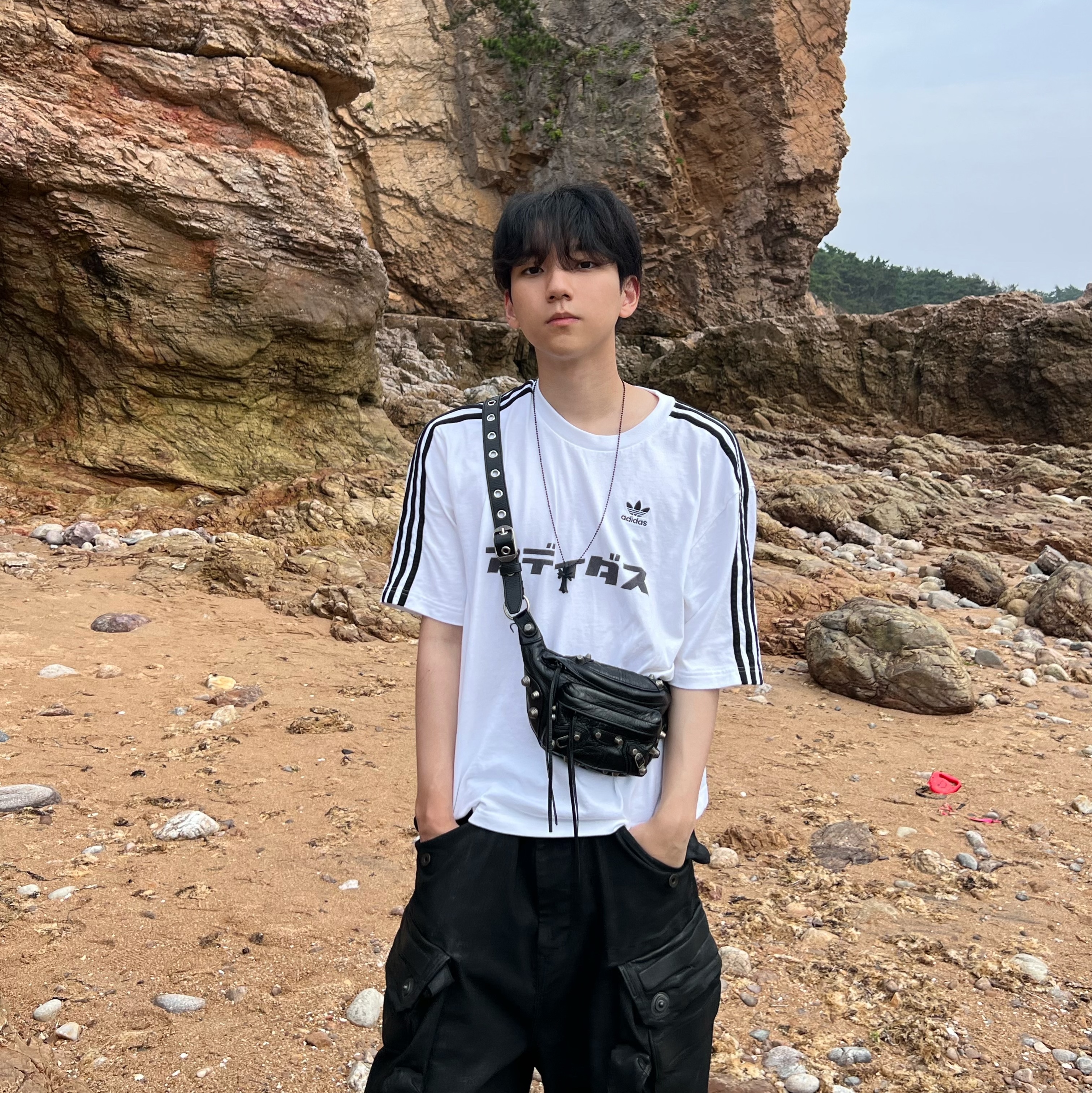(W) Adidas 3S T-Shirt White - KR Sizing, Chrome Hearts Silichrome CH Cross Pendant Black 2022/2023/2025 착용 스타일 - 1