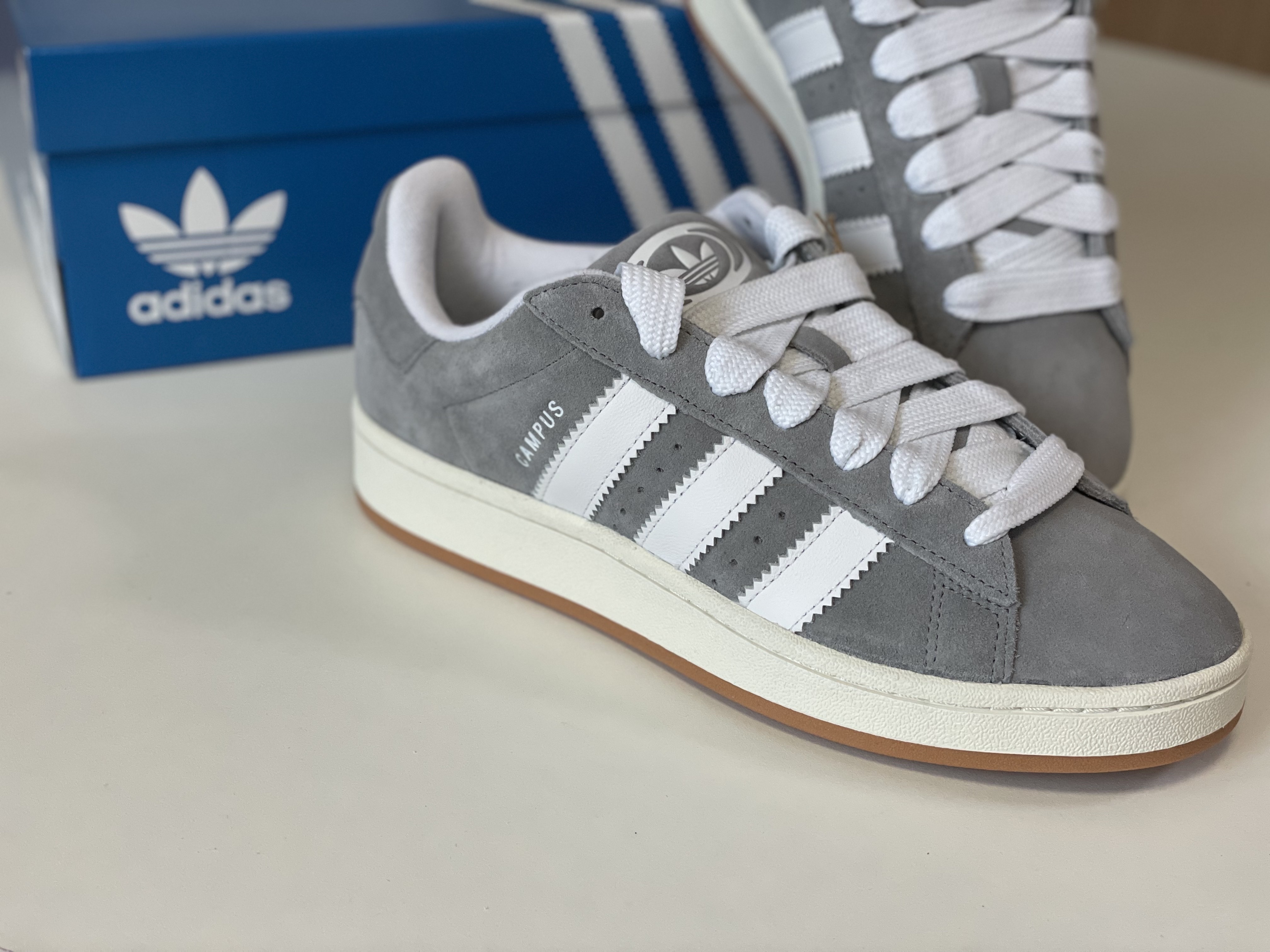 Adidas Campus 00s Grey Cloud White, Adidas Campus 00s Core Black Cloud White 착용 스타일 - 2