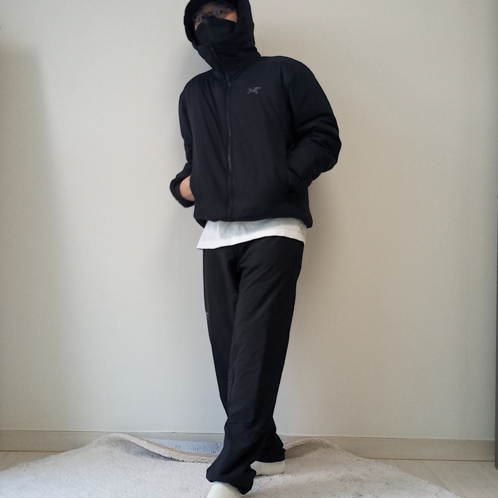 Arc'teryx Small Bird Cap Black, Arc'teryx Atom Heavyweight Hoody Black 착용 스타일 - 3