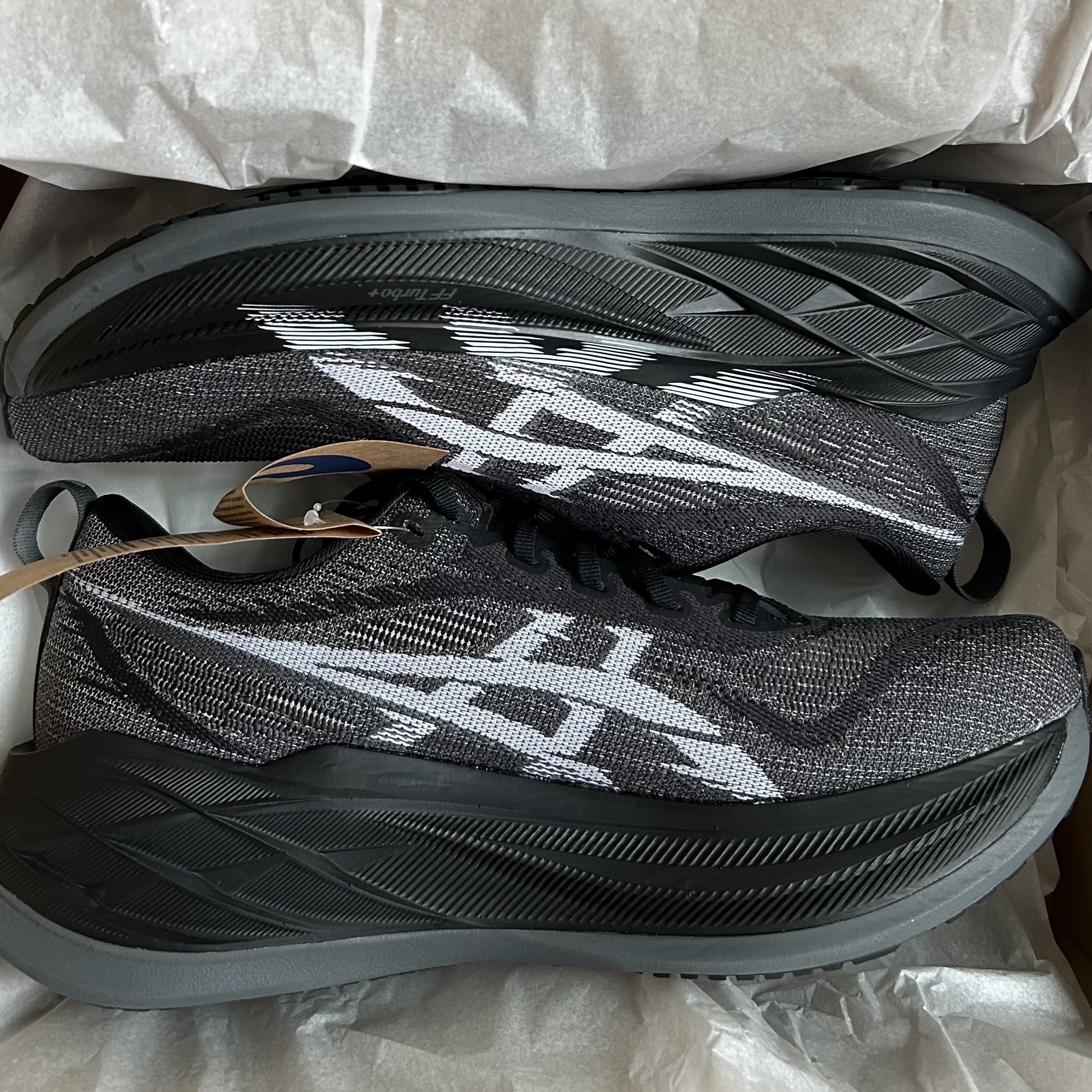 Asics Superblast 2 Black White 착용 스타일