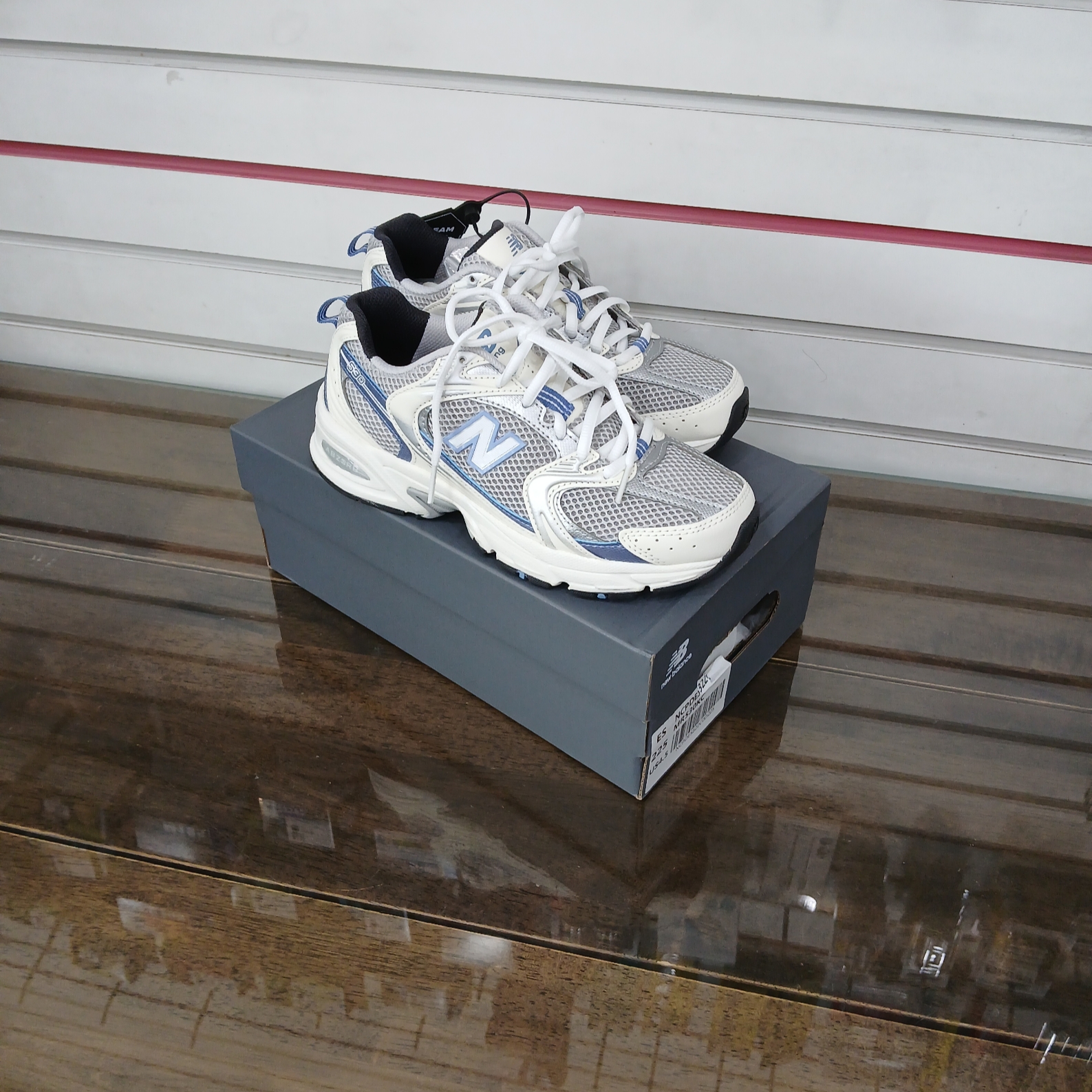 New Balance 530 Steel Blue 착용 스타일 - 1