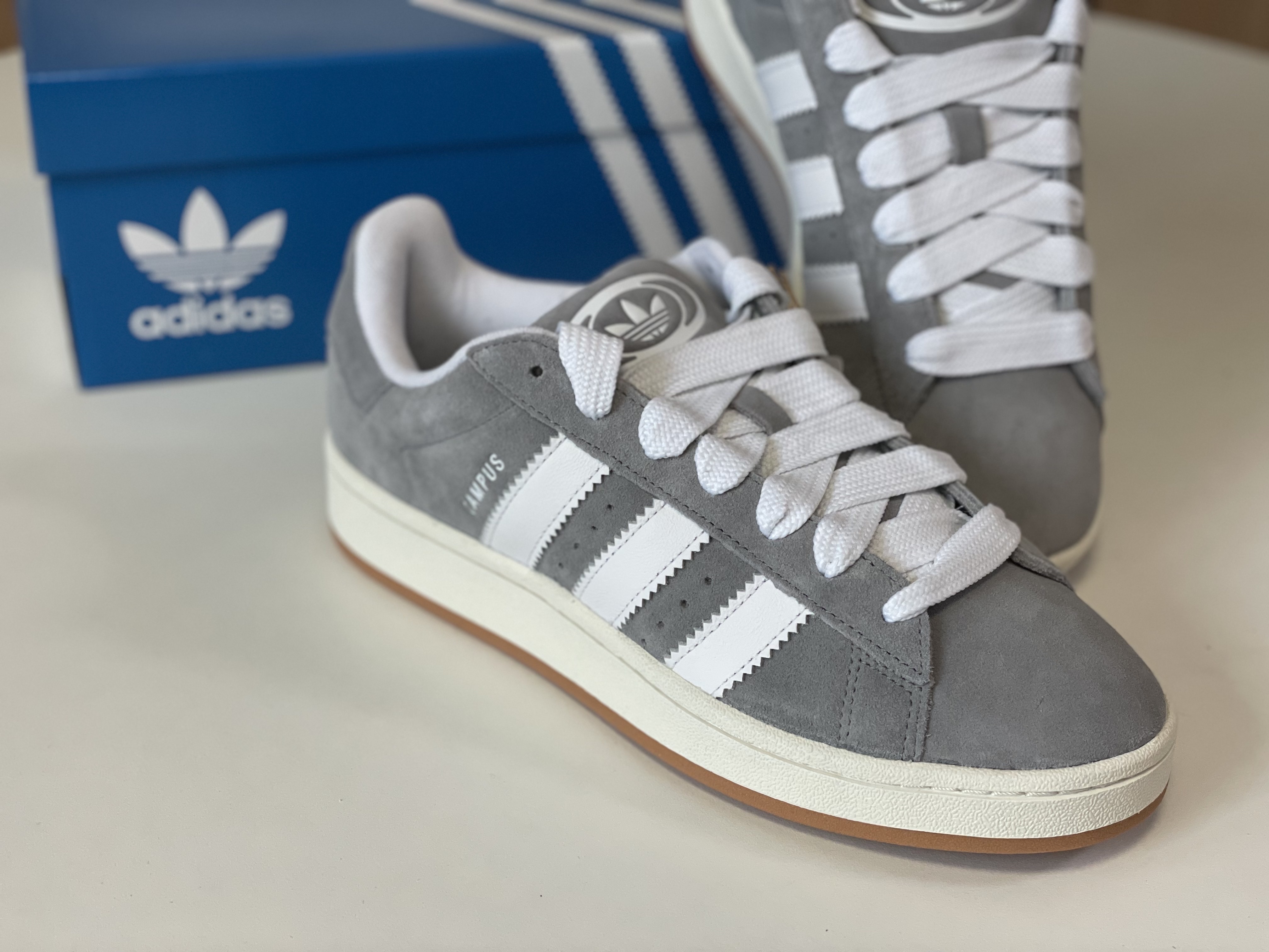 Adidas Campus 00s Grey Cloud White, Adidas Campus 00s Core Black Cloud White 착용 스타일 - 1