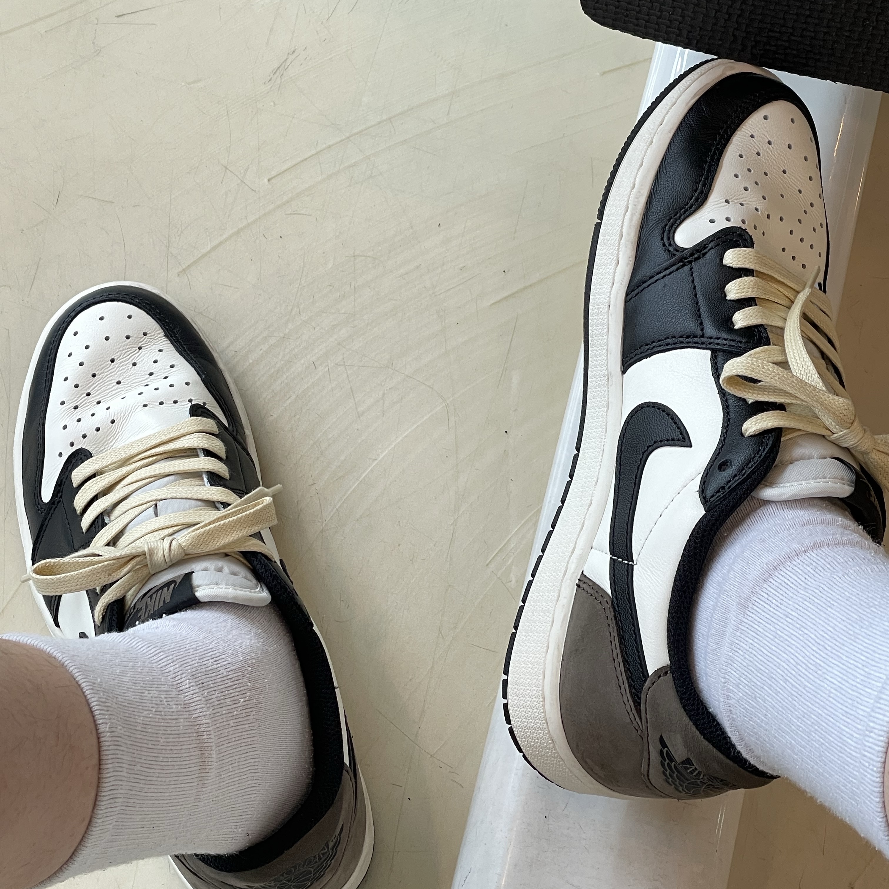 Jordan 1 Retro Low OG Mocha 착용 스타일