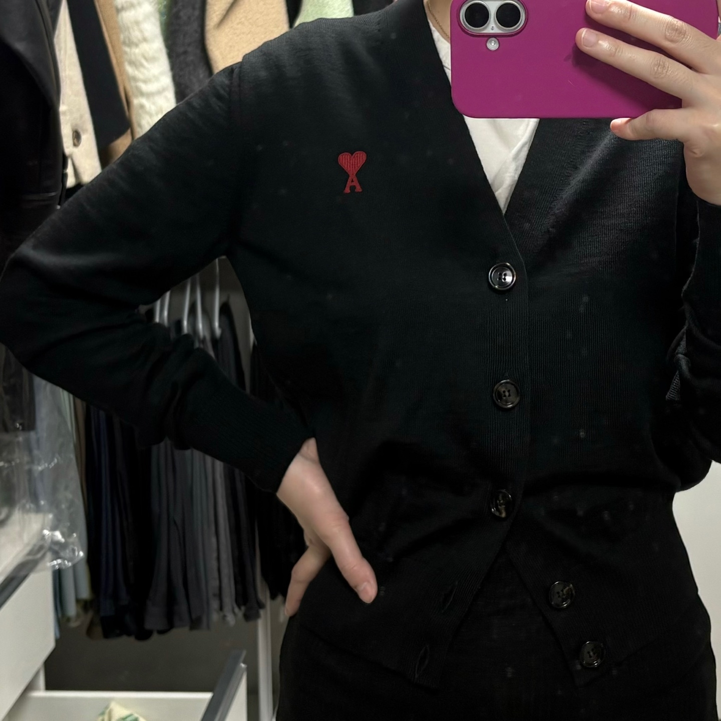 AMI de Coeur Wool Cardigan Black 착용 스타일 - 2