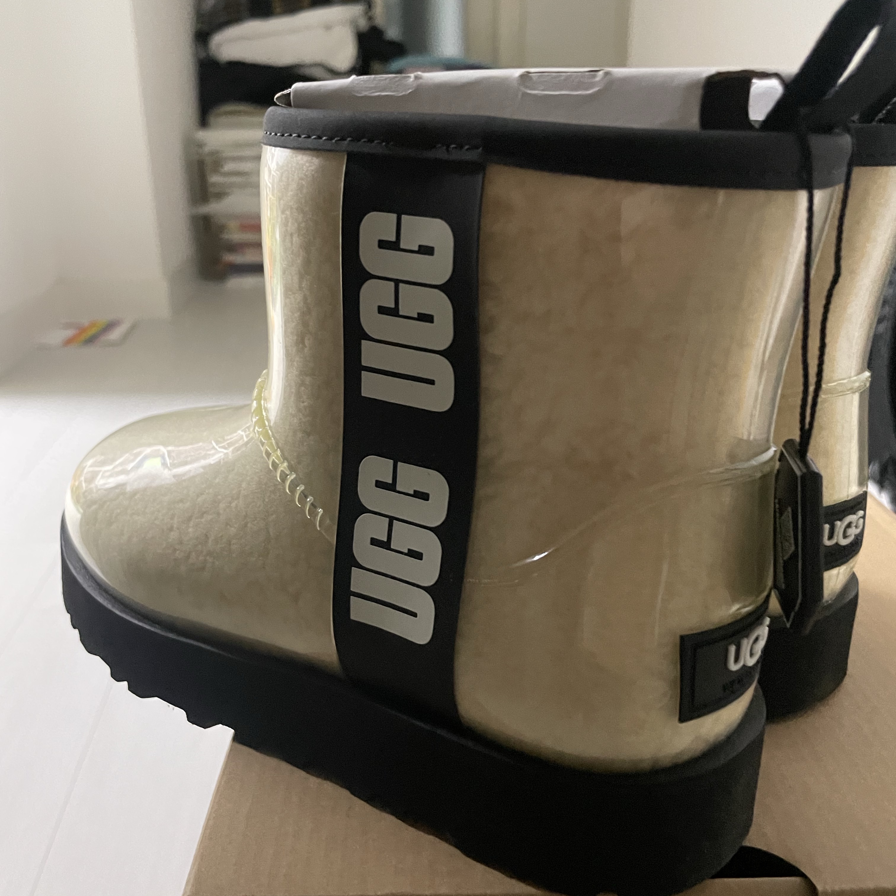 (W) UGG Classic Clear Mini Boots Natural Black 착용 스타일