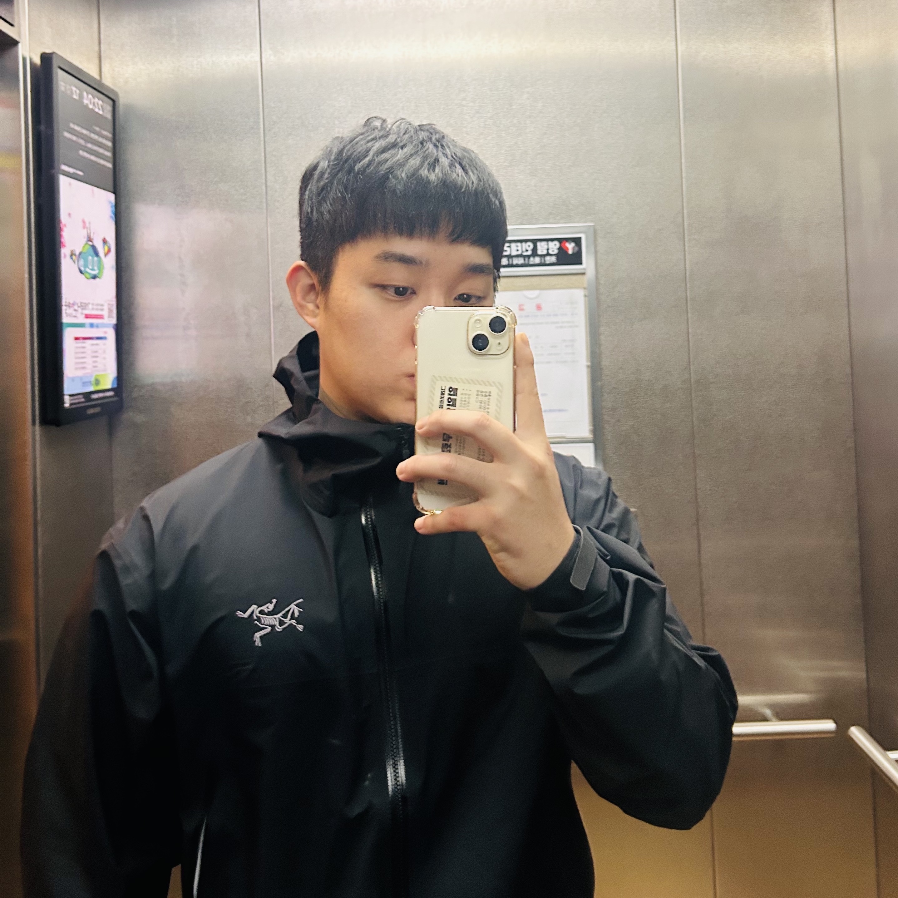 Arc'teryx Beta Jacket Black 착용 스타일