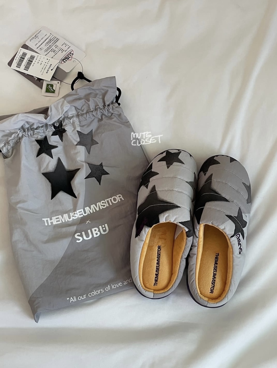 Subu x The Museum Visitor Star Grey 착용 스타일