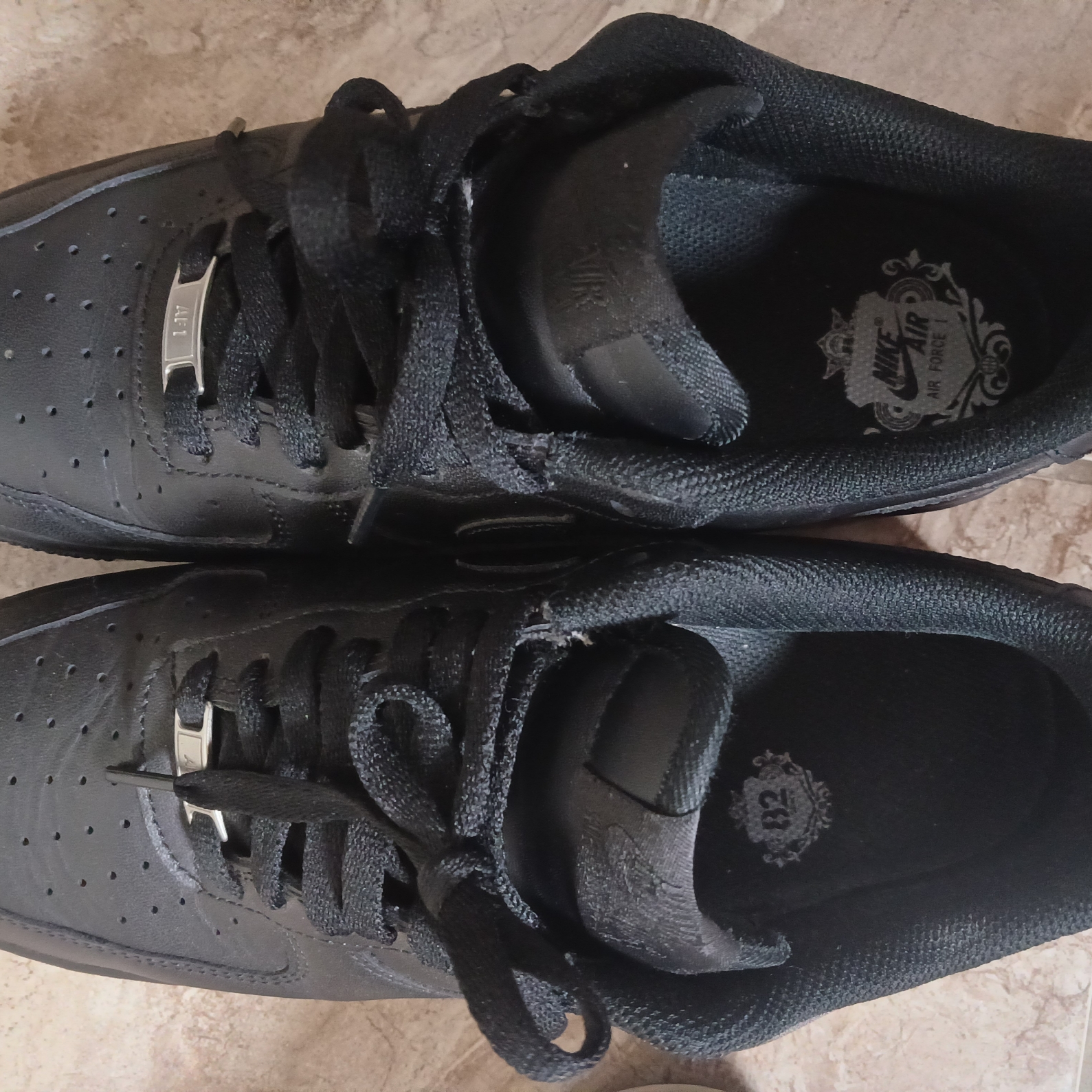Nike Air Force 1 '07 Low Triple Black 착용 스타일