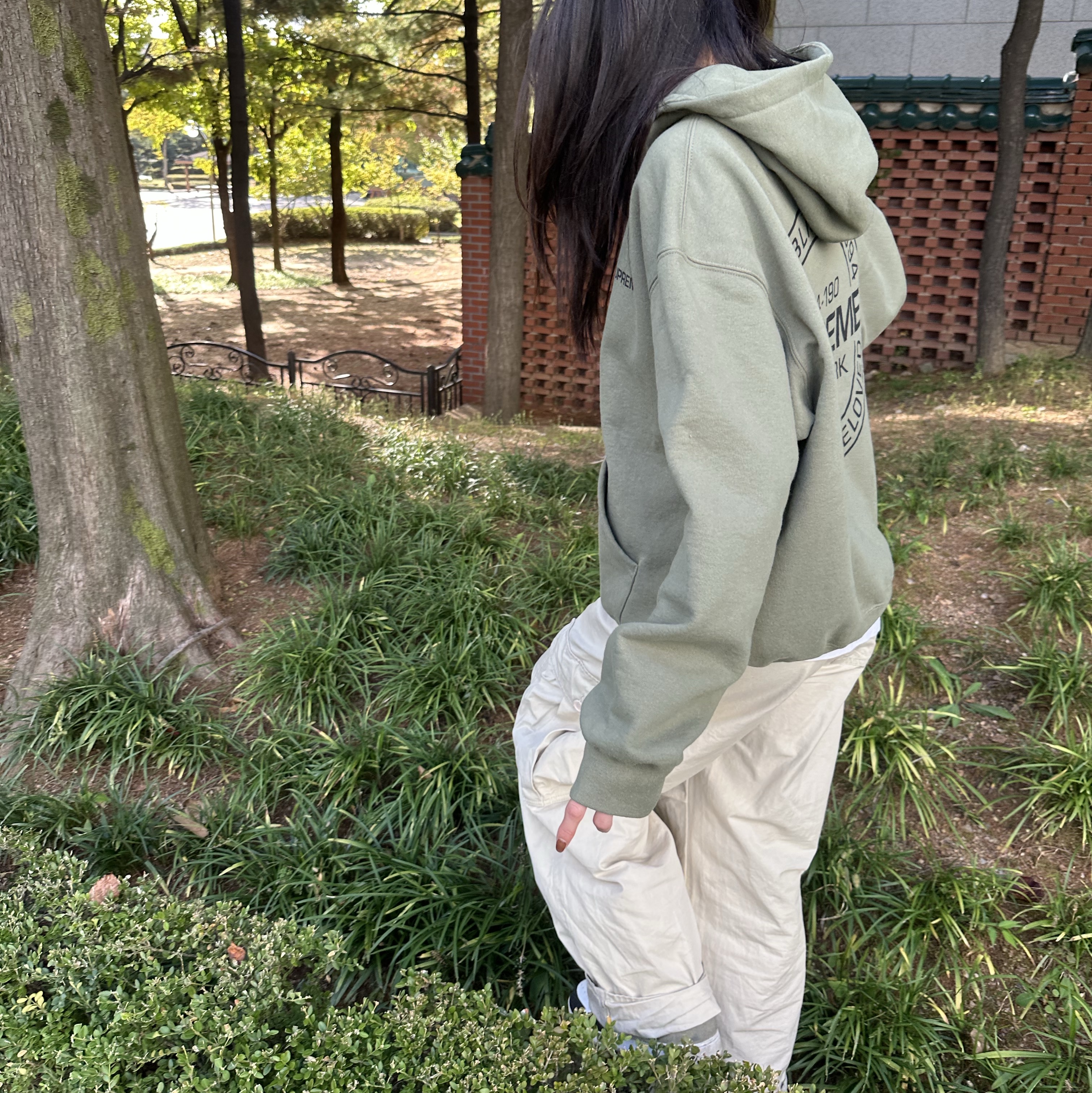Supreme Immortal Hooded Sweatshirt Light Olive - 24SS, (GS) Jordan 1 Retro High OG Bleached Coral 착용 스타일 - 3