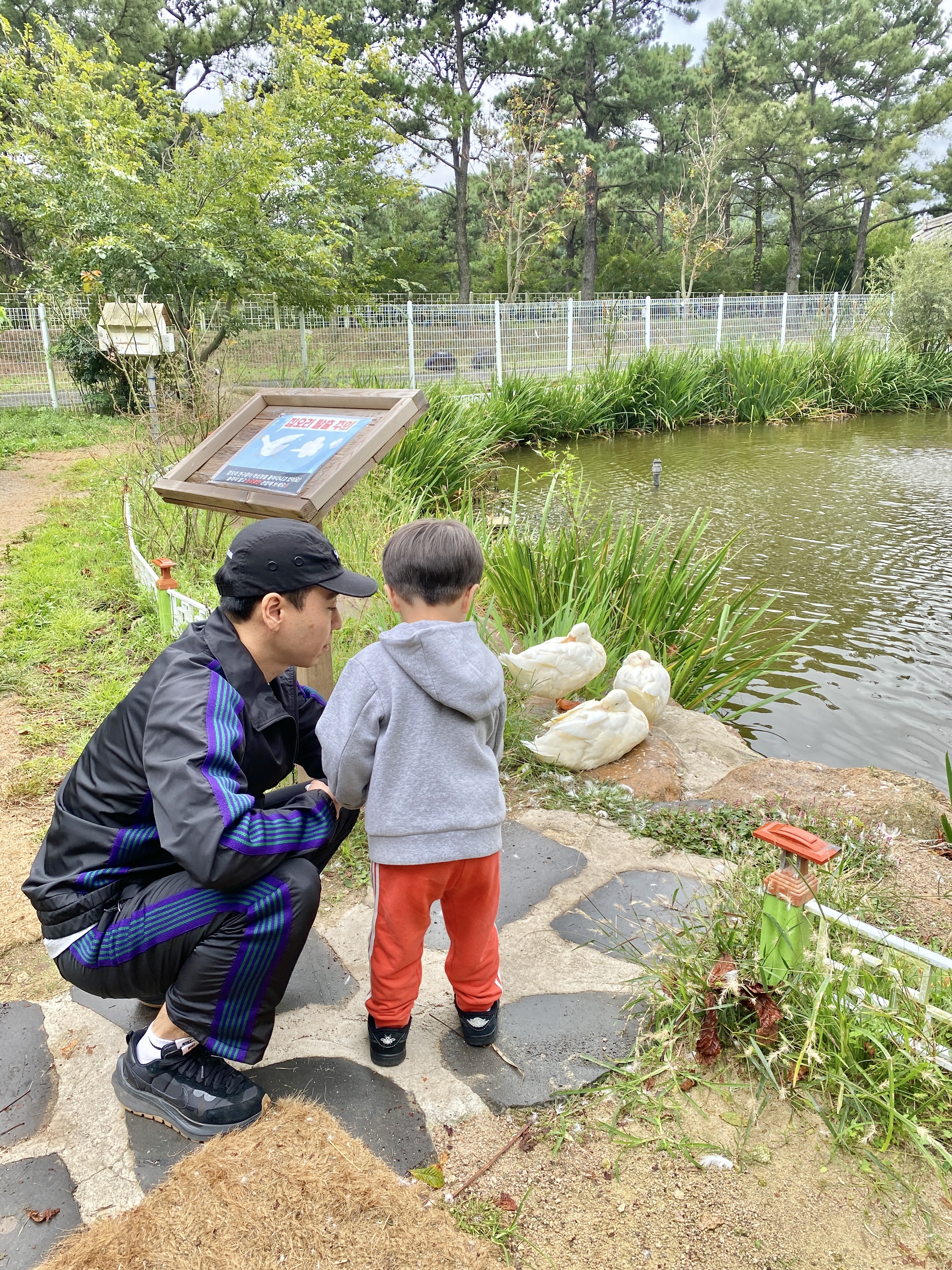 Needles x Union Windbreaker Poly Track Jacket Black, Needles x Union Windbreaker Poly Track Pants Black 착용 스타일 - 2