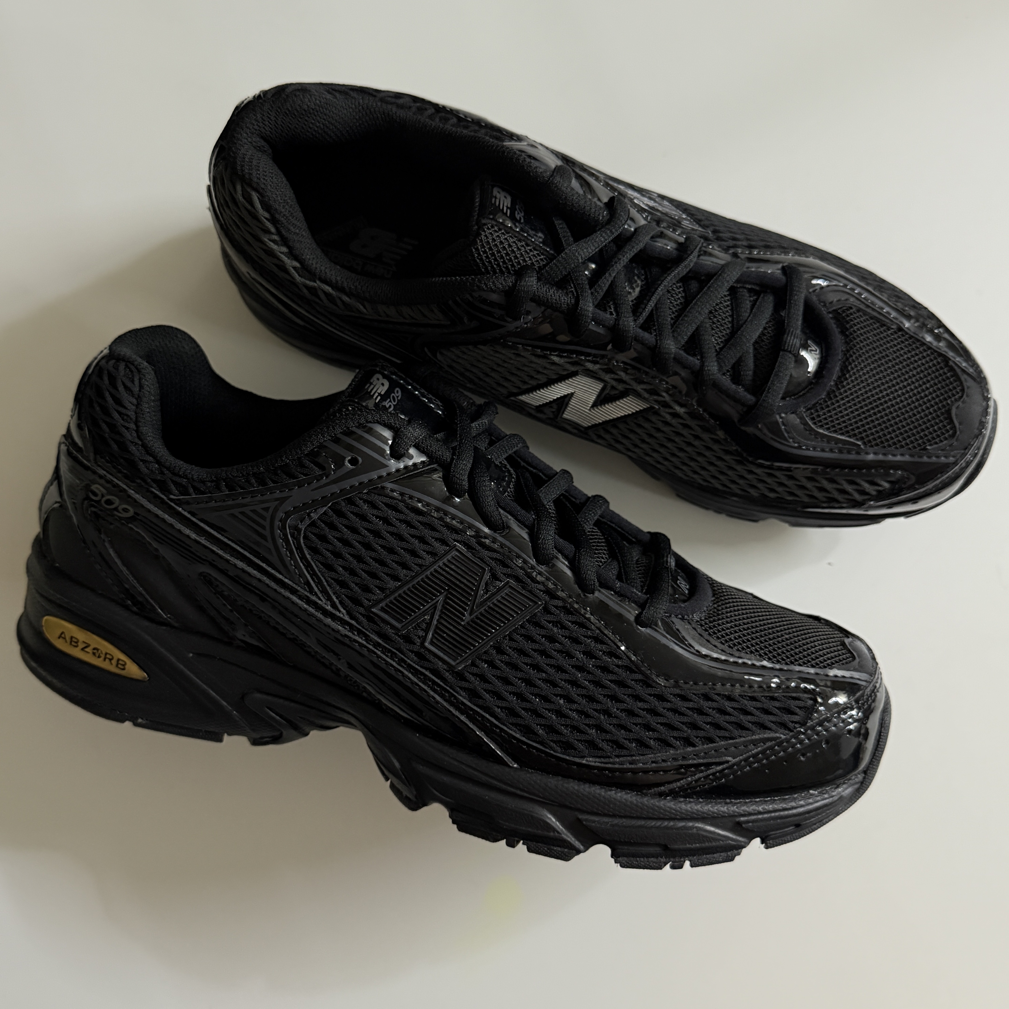 New Balance 509 Black 착용 스타일 - 2