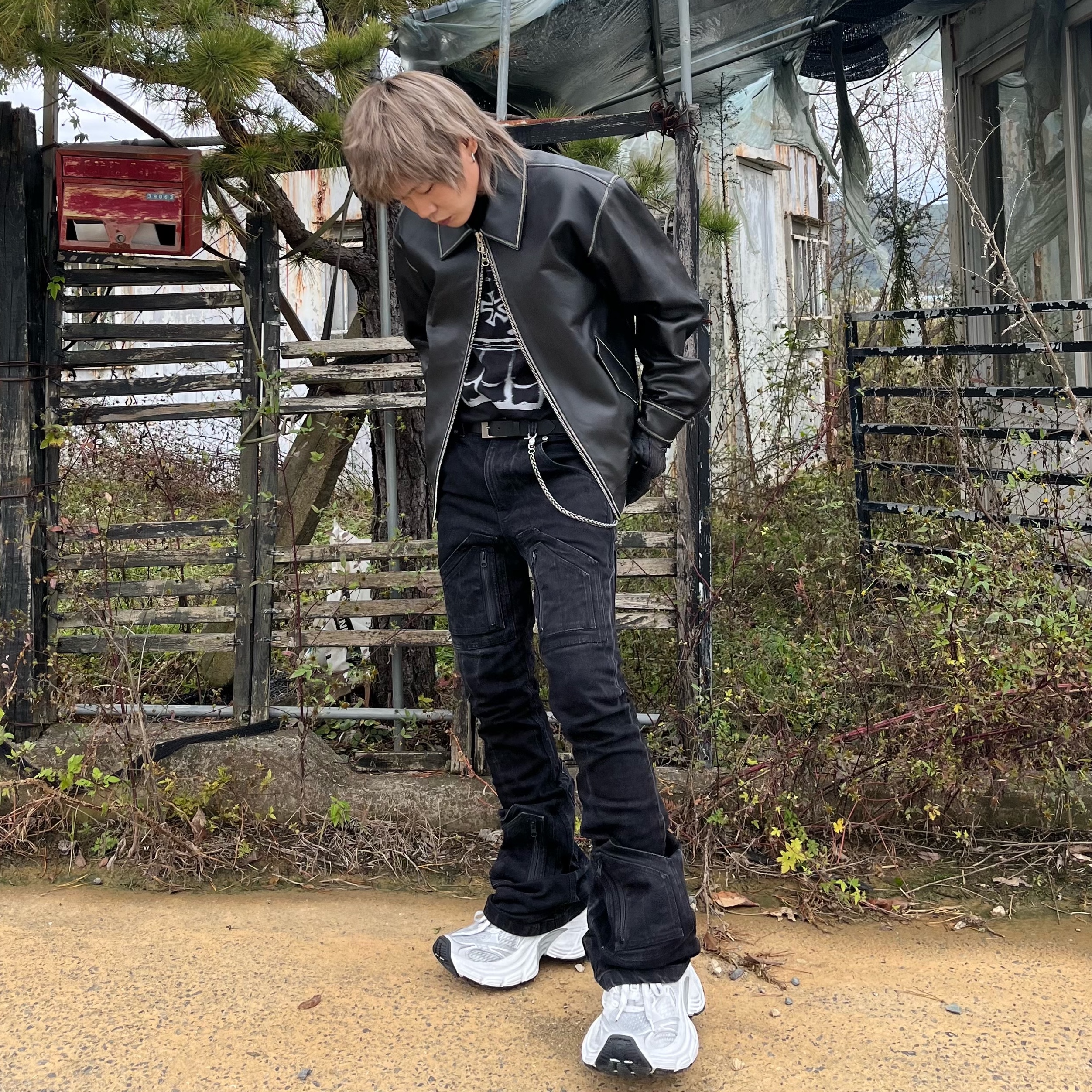 Balenciaga 10XL Sneakers White Grey Silver Black 착용 스타일 - 1