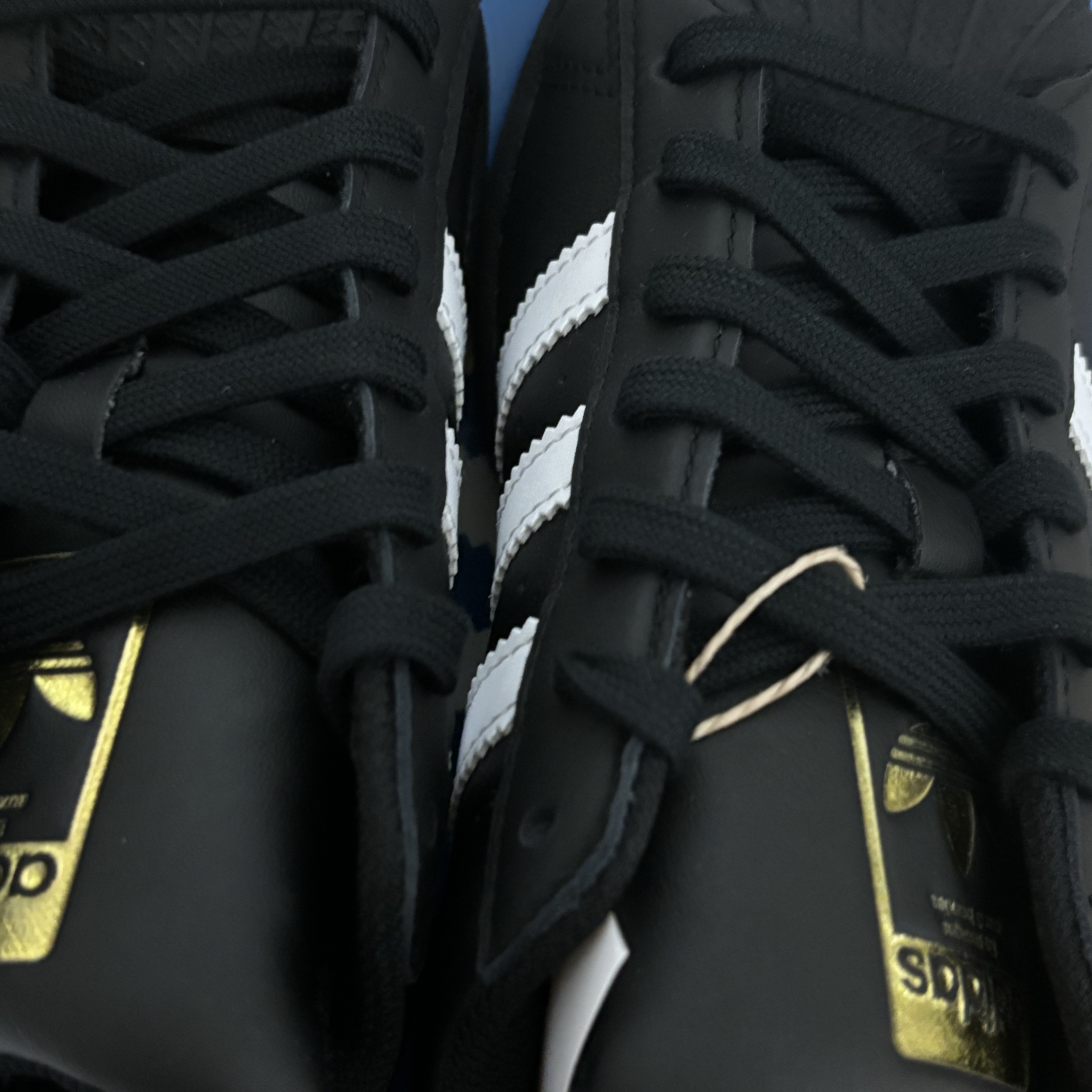 Adidas Superstar Core Black White 착용 스타일