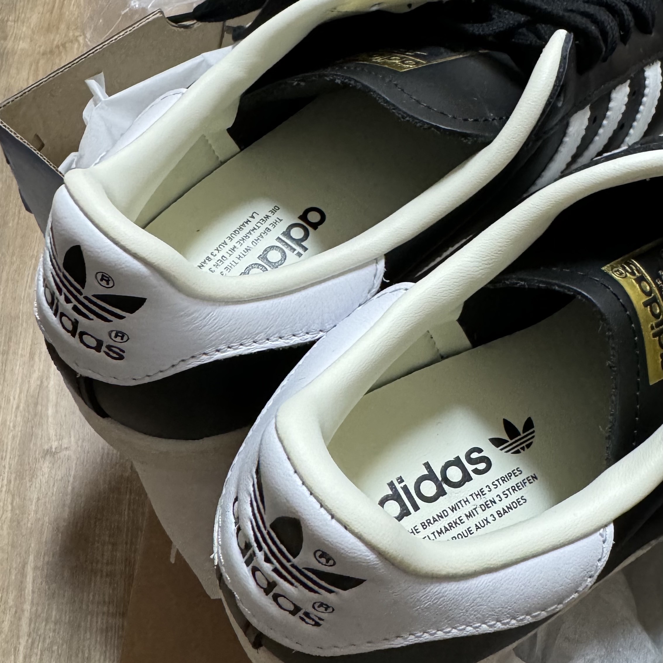 Adidas Superstar 82 FI Core Black 착용 스타일 - 4