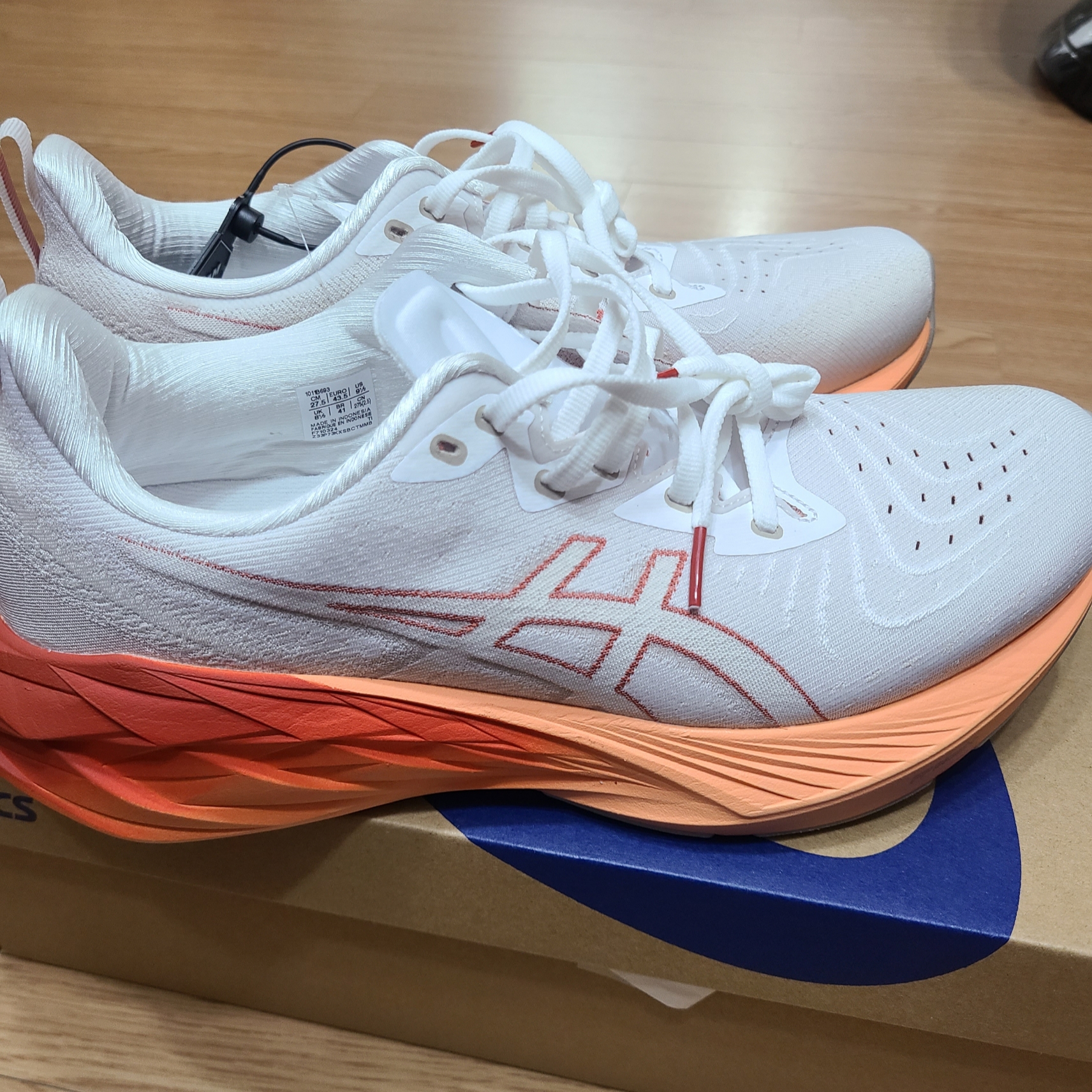 Asics Novablast 4 White Moonrock 착용 스타일