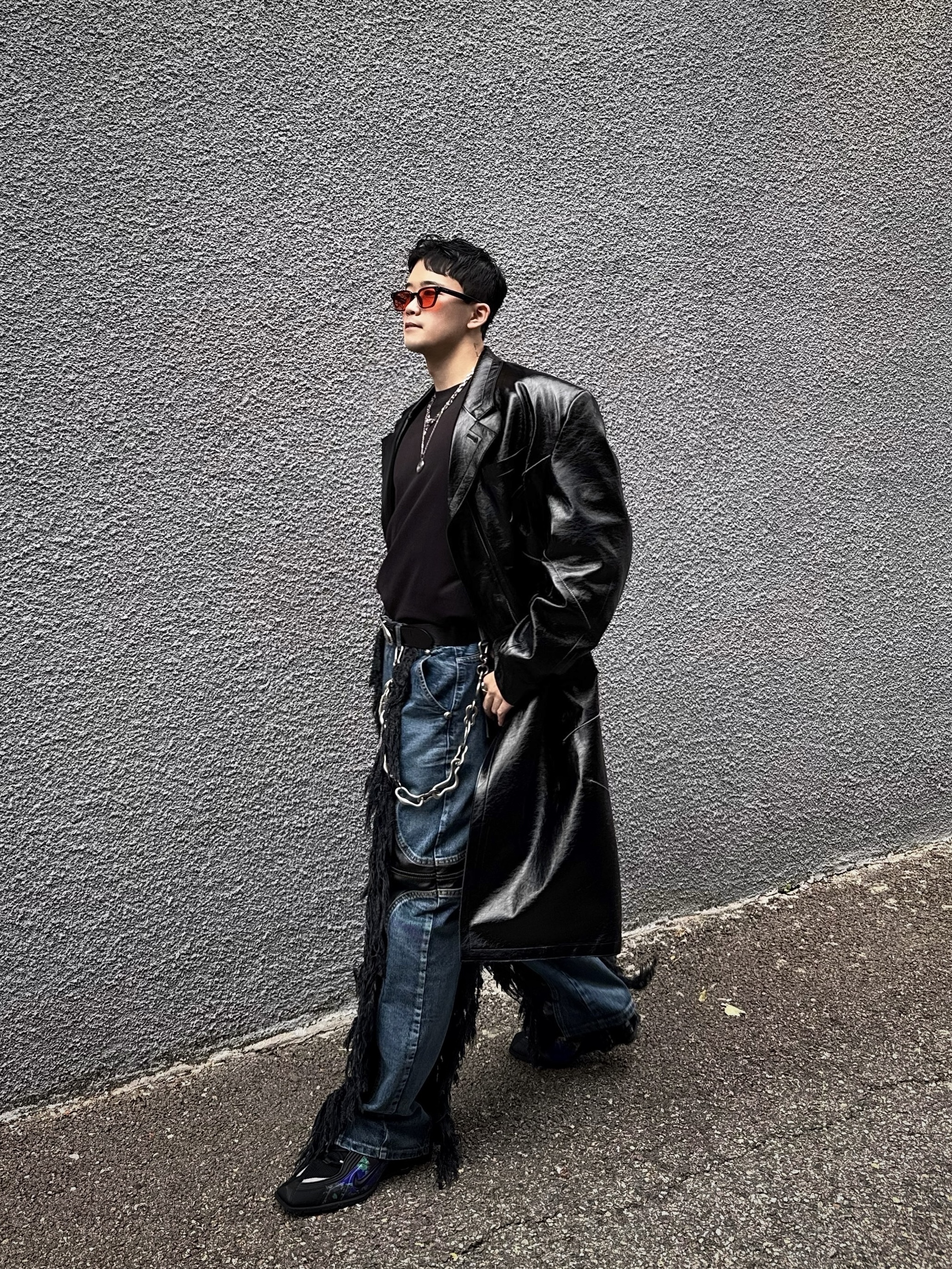 Diesel B-1DR Leather Belt with D Buckle Black, Thug Club Mohican Leather Denim Pants Blue Black - 24FW 착용 스타일 - 4