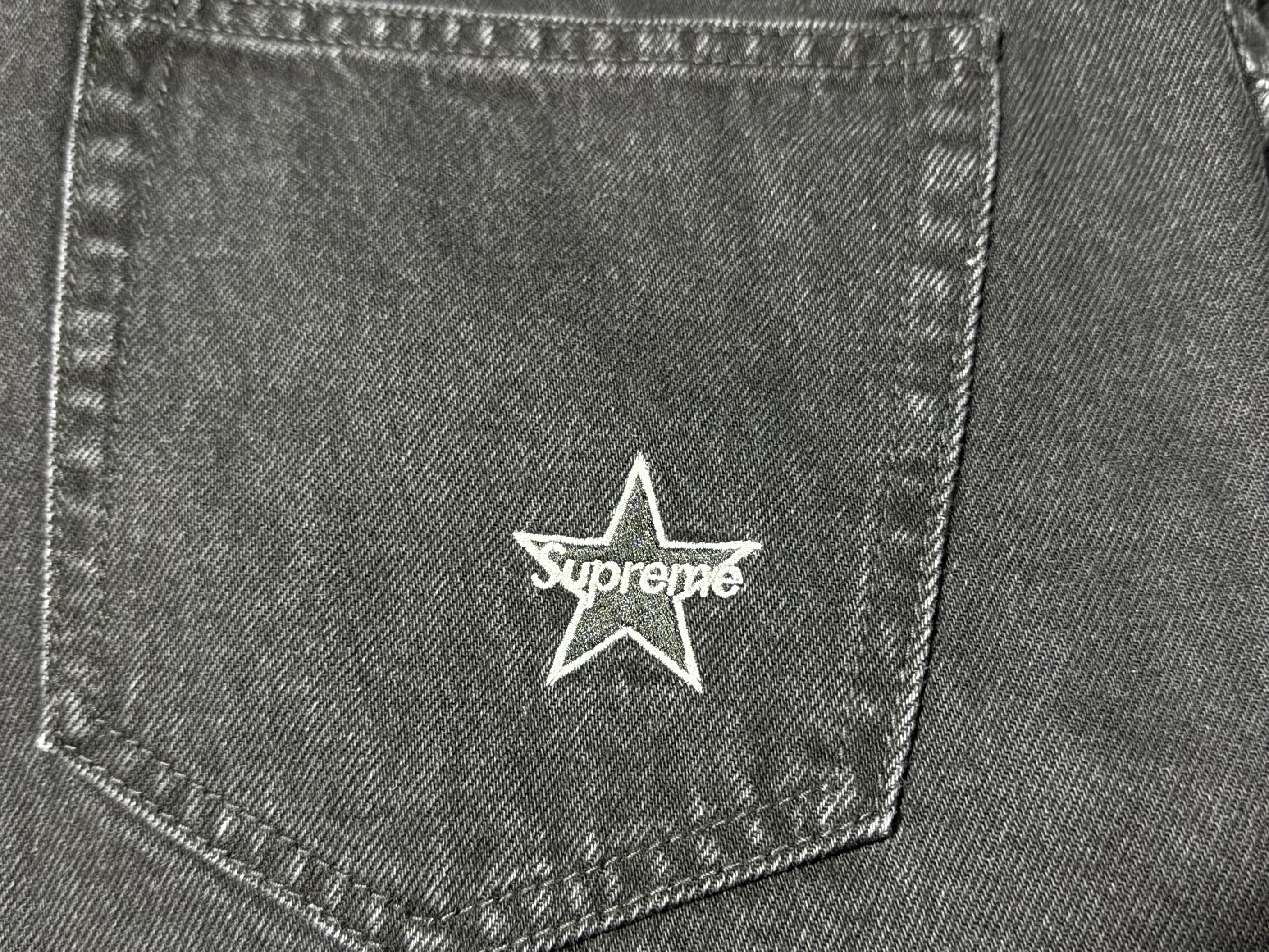 Supreme Regular Jean Black - 24SS, Supreme Regular Jean Black - 24FW 착용 스타일 - 2