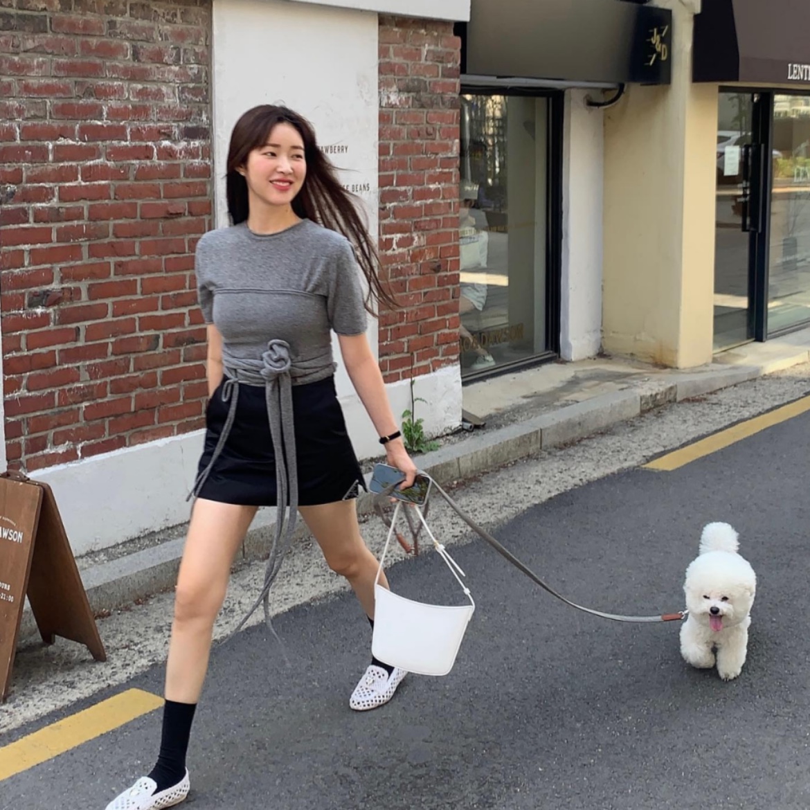 Celine Medium Croque Bag in Shiny Calfskin Arctic White 착용 스타일 - 1