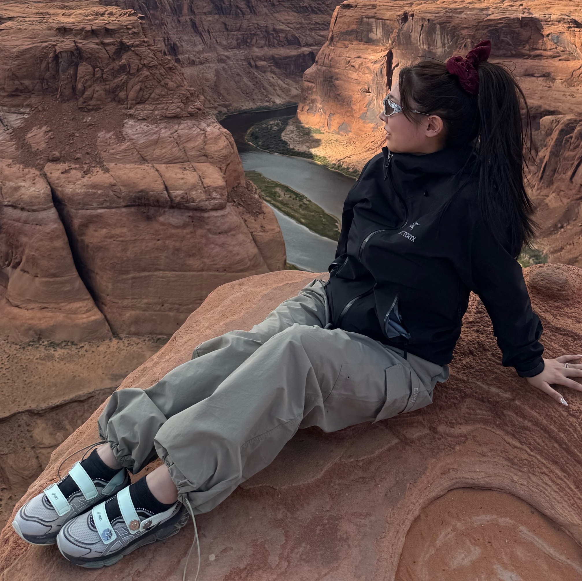 Asics x Cecilie Bahnsen Gel-Quantum 360 VIII Silver Mint, Arc'teryx Beta LT Jacket Black 착용 스타일