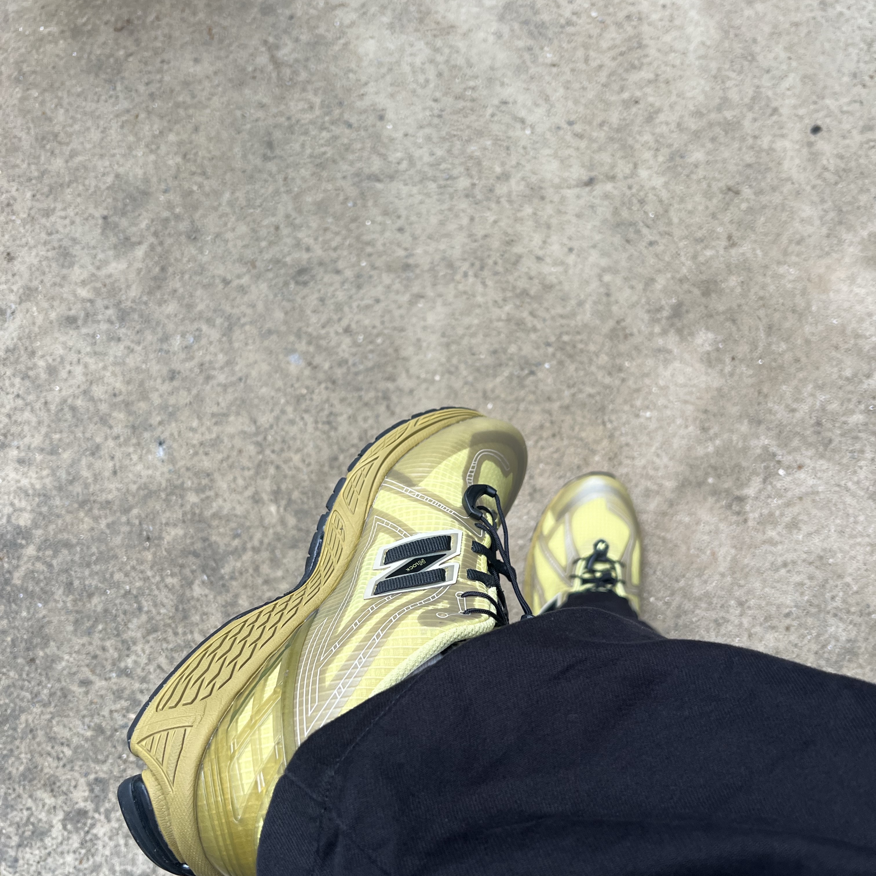 New Balance x Cayl 1906R Yellow 착용 스타일 - 2