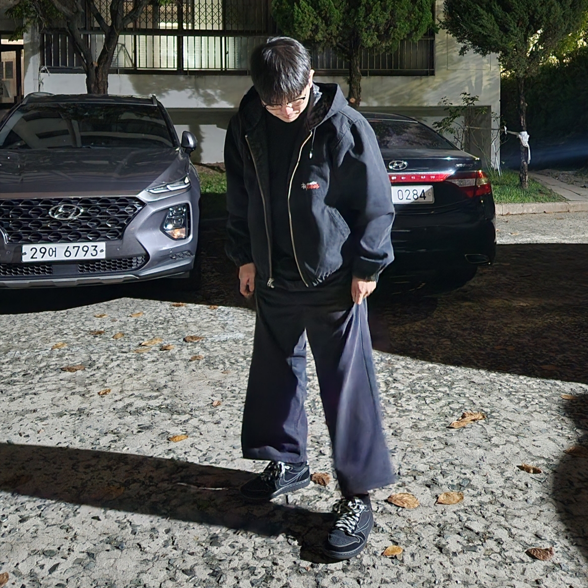 Stussy Insulated Canvas Work Jacket Black, Jordan 1 x Travis Scott Retro Low OG SP Black Phantom 착용 스타일 - 2