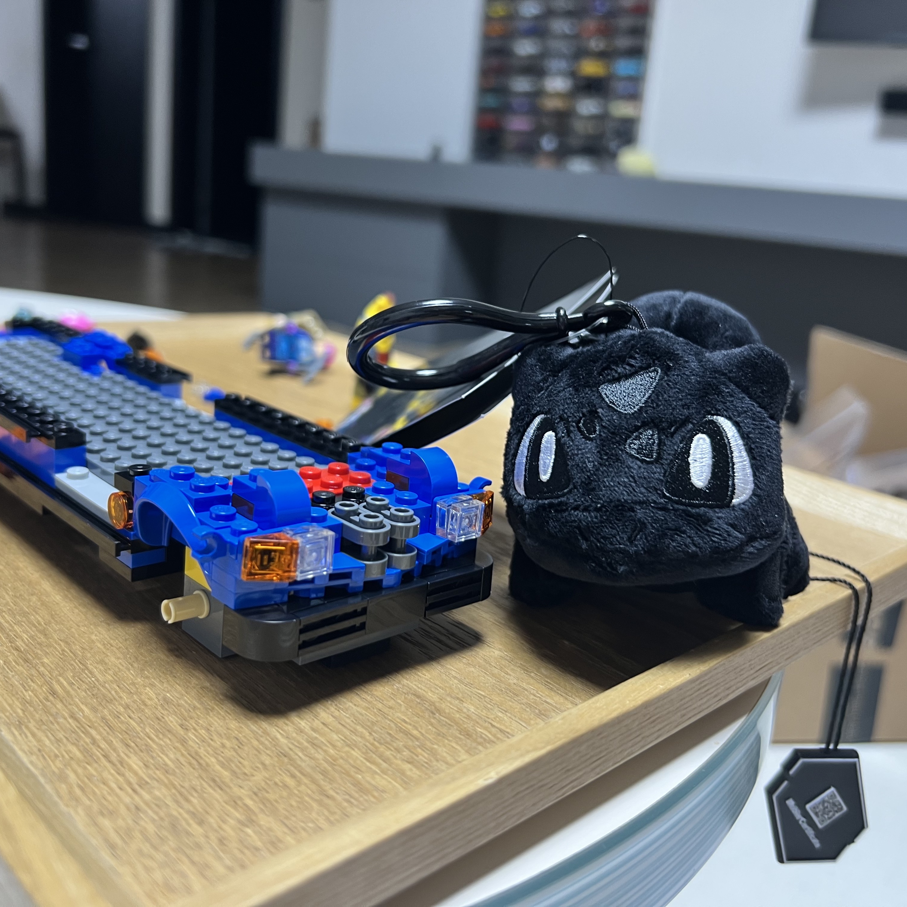 Fragment x Pokemon INN Thunderbolt Project TBP Mascot Key Ring Fushigidane Black 착용 스타일 - 3