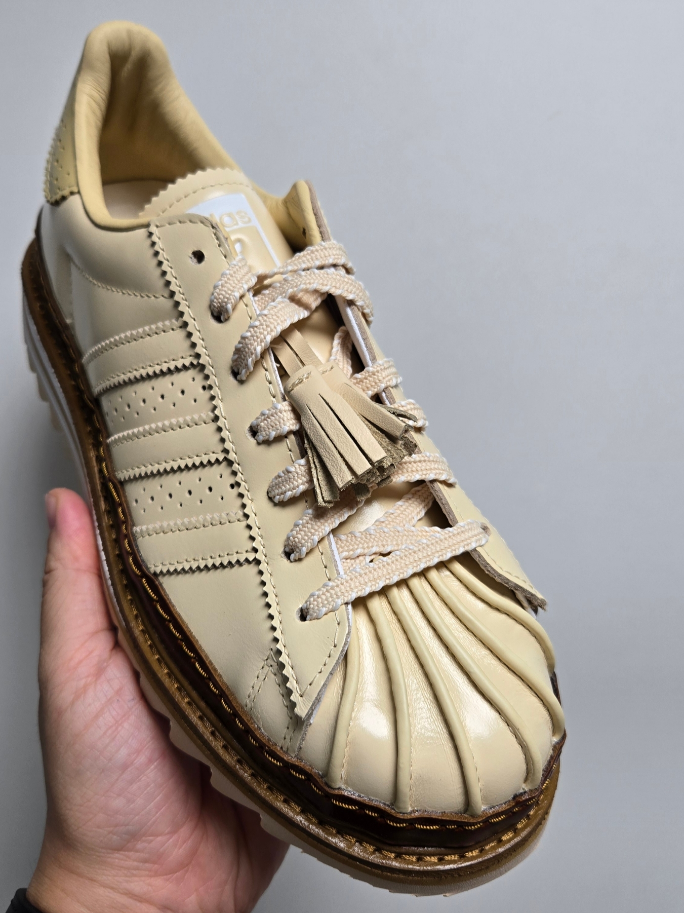 Adidas x Clot Originals Superstar Crystal Sand Cloud White 착용 스타일