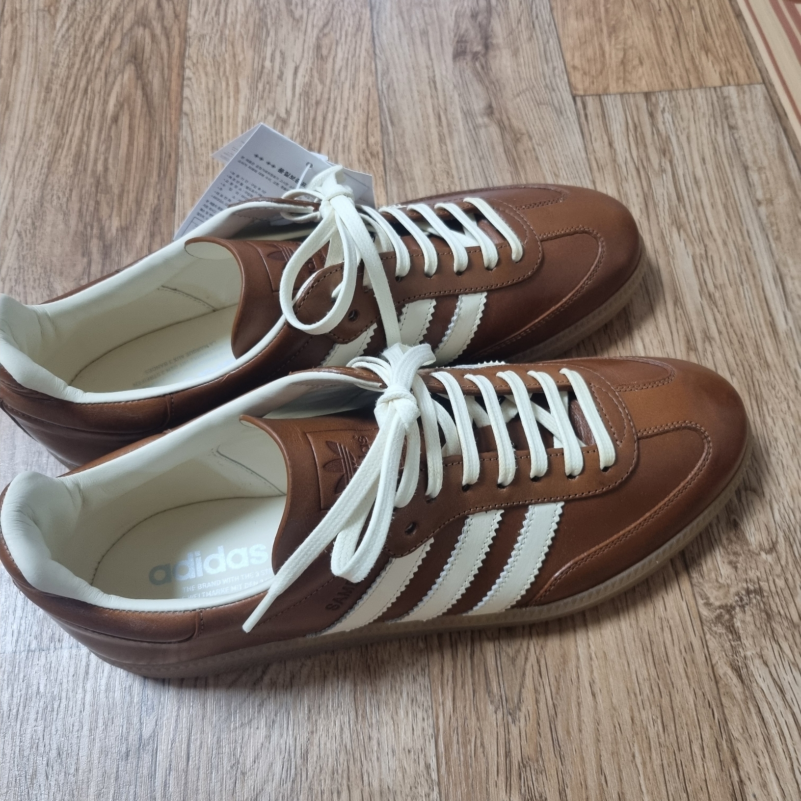 Adidas Samba OG Made in Italy Brown Wonder White 착용 스타일 - 1