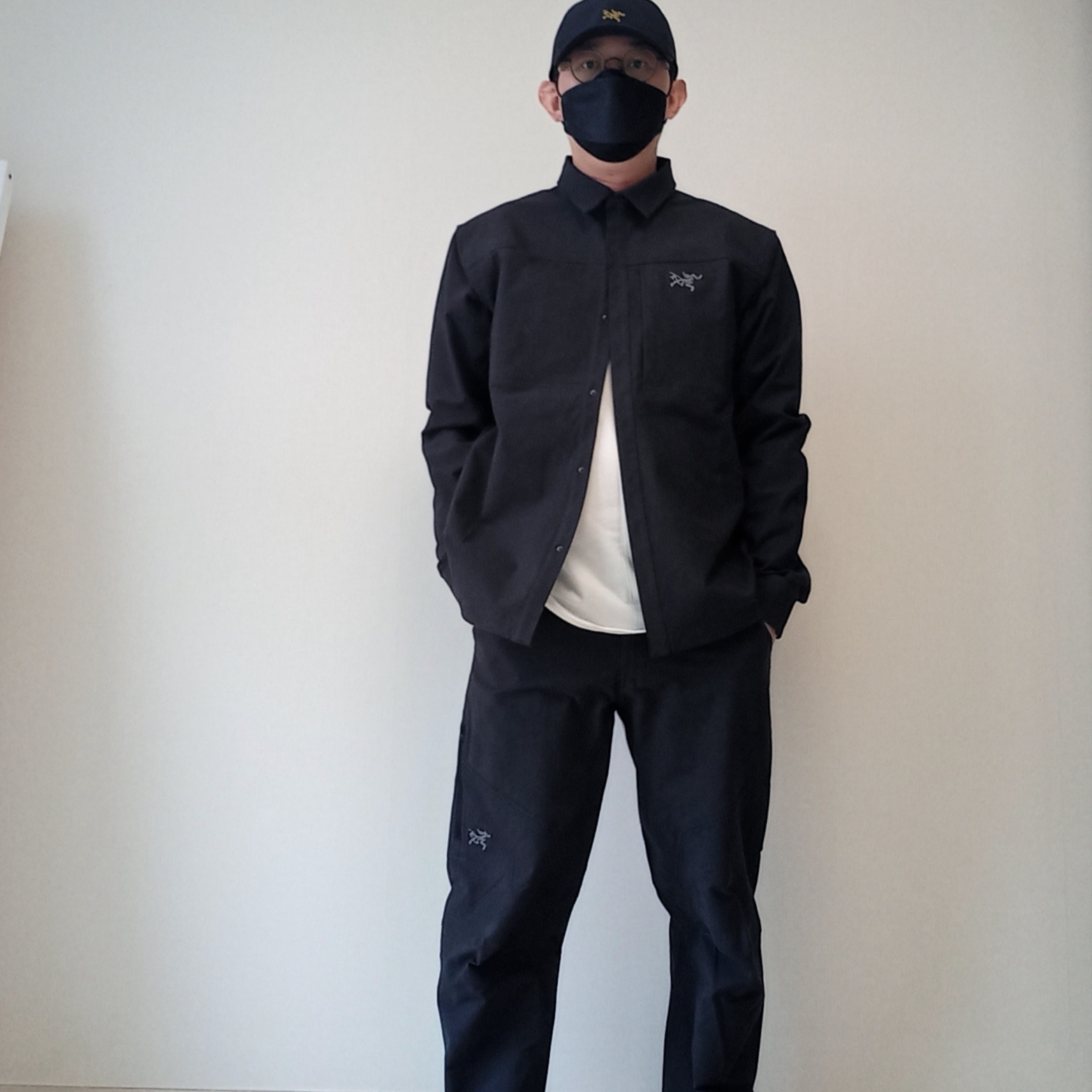 Arc'teryx Small Bird Cap Black, Arc'teryx Arc'Multi Bird Logo LS T-Shirt White Light 착용 스타일 - 2