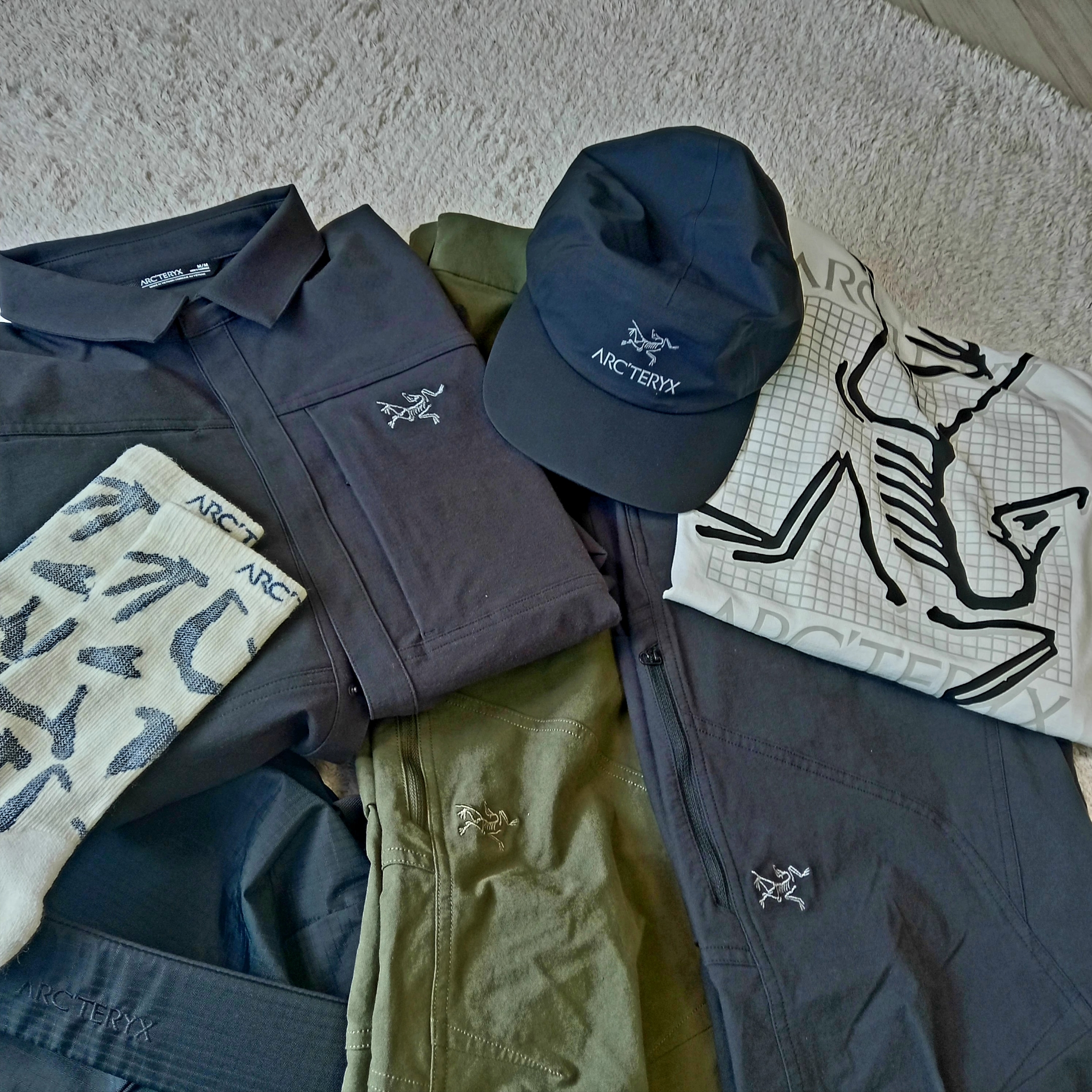 Arc'teryx Merino Wool Grotto Mid Sock White Stratus, Arc'teryx Cronin Cotton Pants Tatsu 착용 스타일 - 1