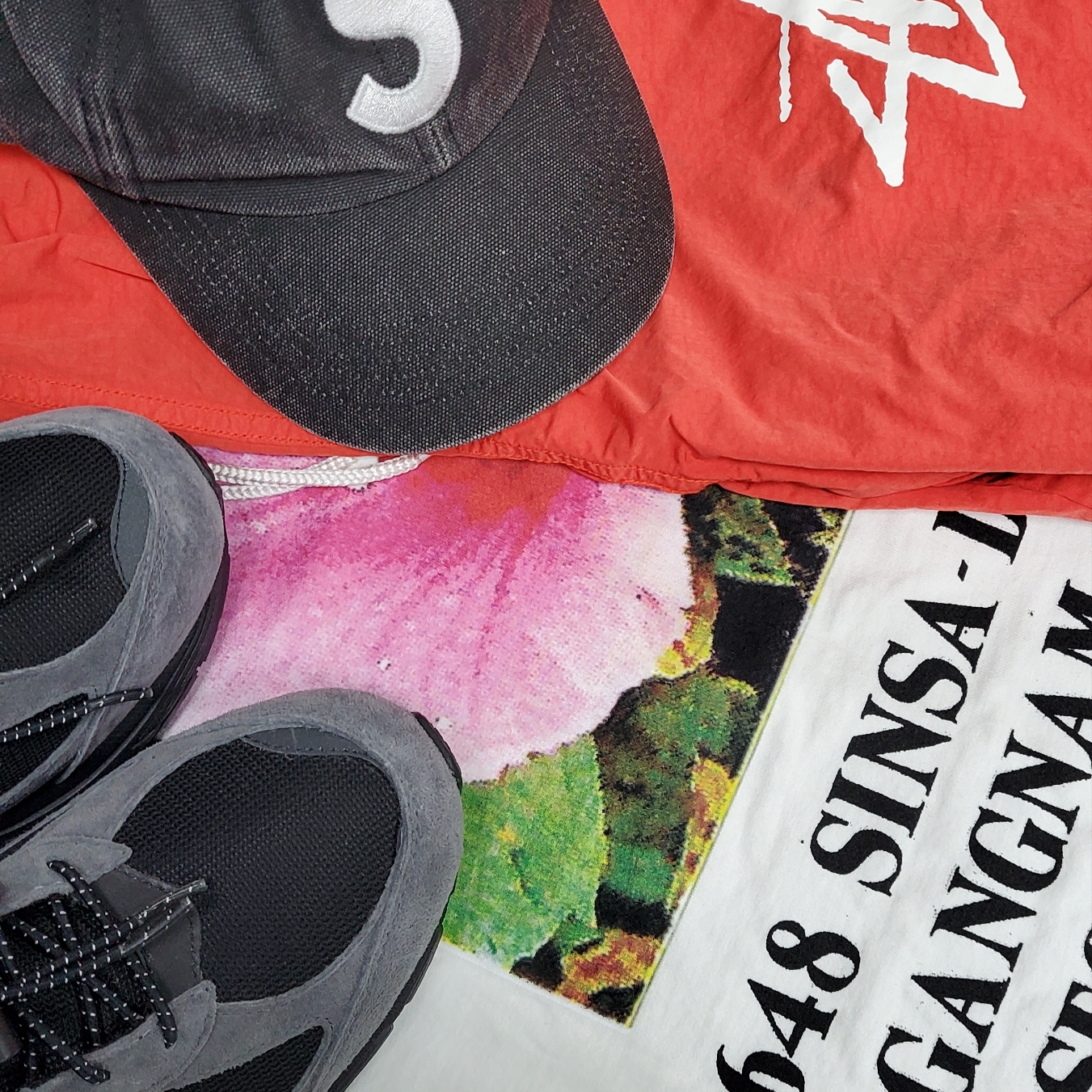 Supreme Seoul Box Logo T-Shirt White - 23FW, Nike x Stussy Water Shorts Habanero Red 착용 스타일