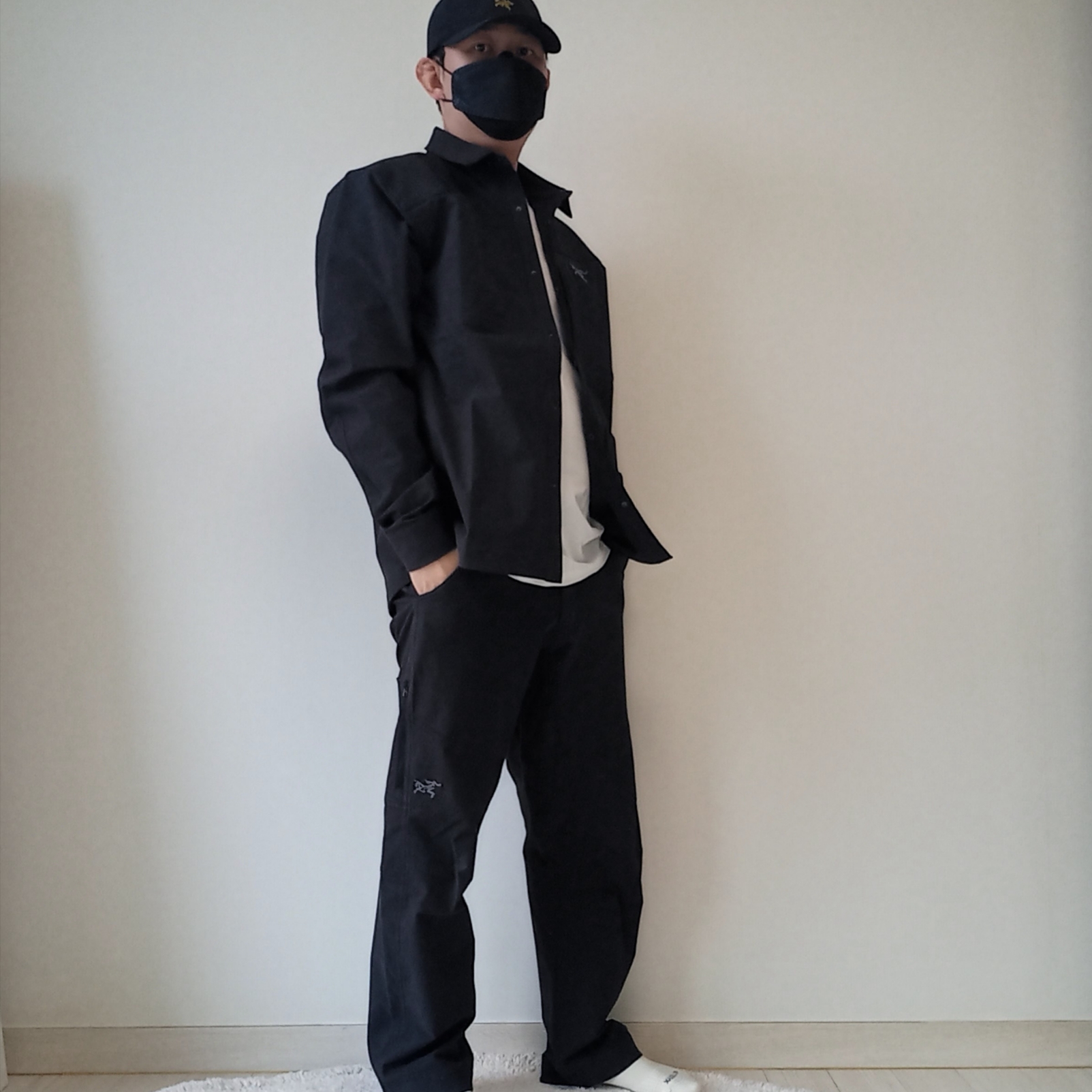 Arc'teryx Small Bird Cap Black, Arc'teryx Arc'Multi Bird Logo LS T-Shirt White Light 착용 스타일 - 4