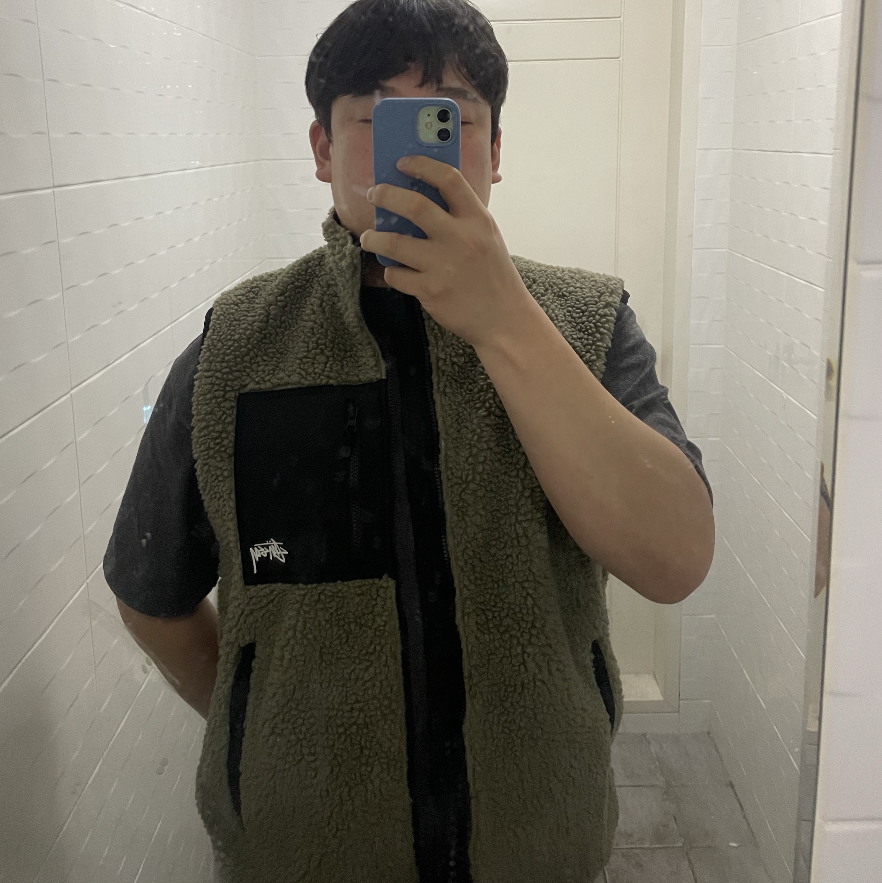 Stussy Sherpa Reversible Vest Stone 착용 스타일